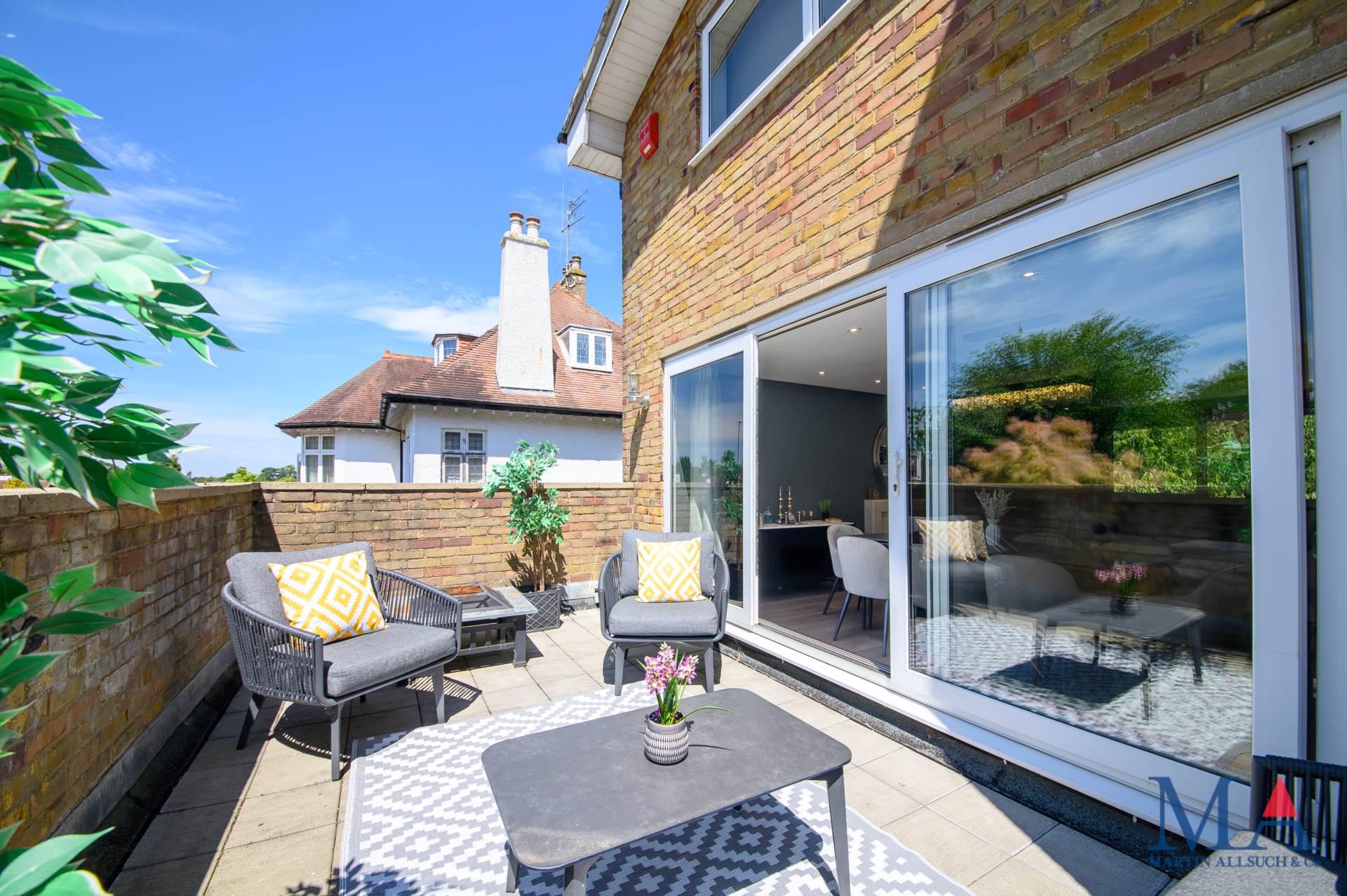Additional Property Image 5 bedroom Detached for sale in Borehamwood 4