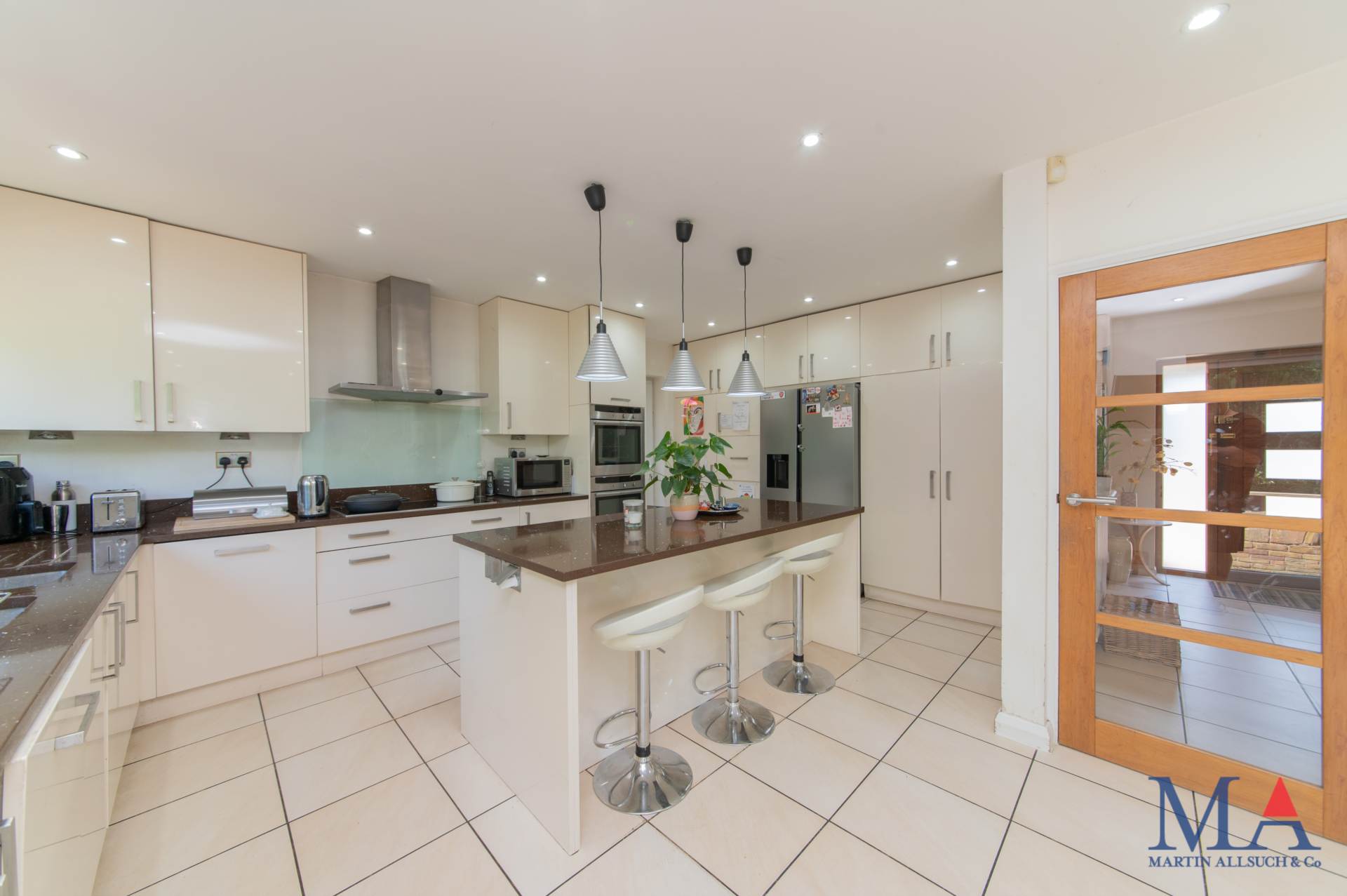Additional Property Image 5 bedroom Detached for sale in Borehamwood 5