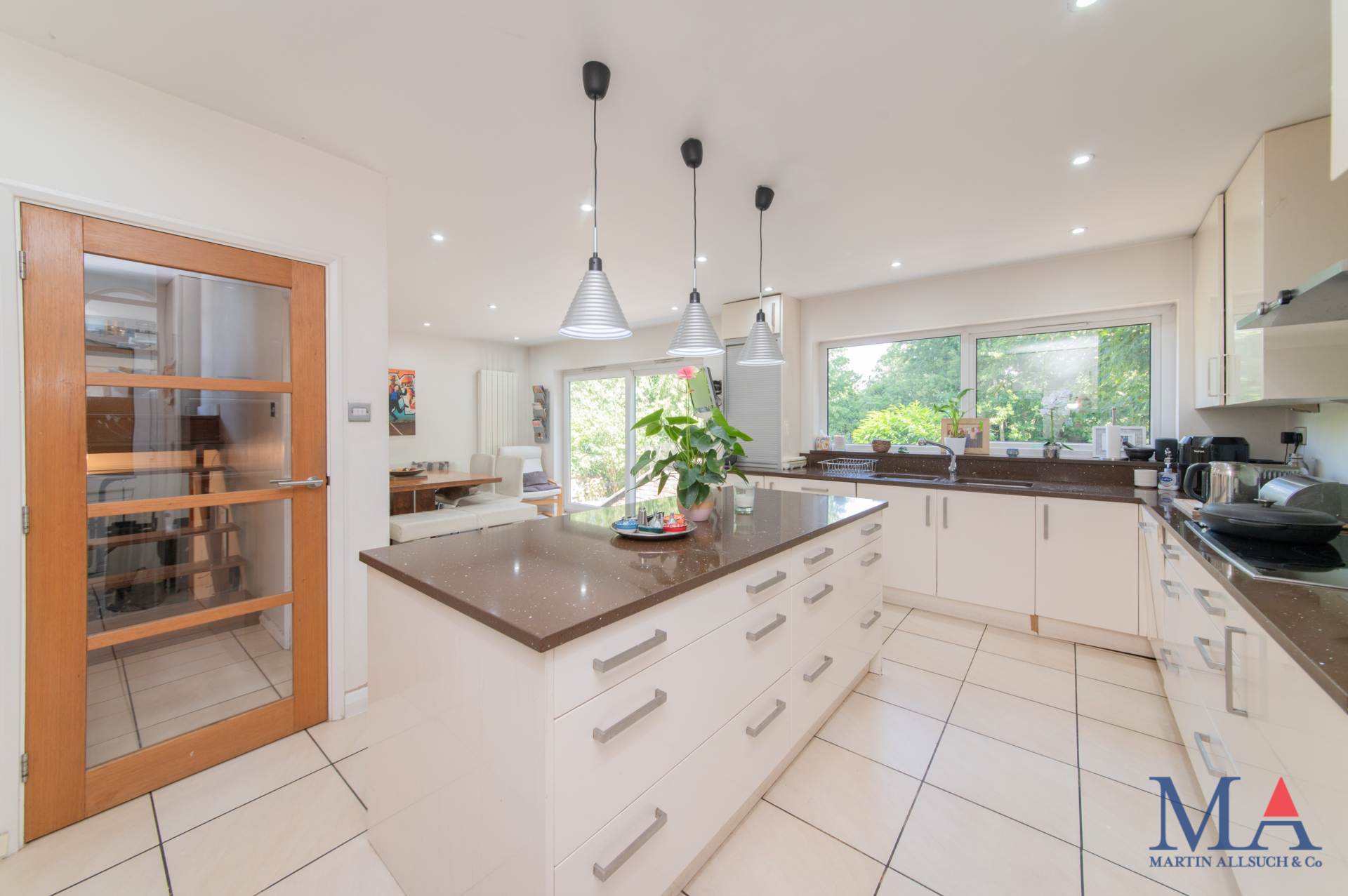 Additional Property Image 5 bedroom Detached for sale in Borehamwood 6