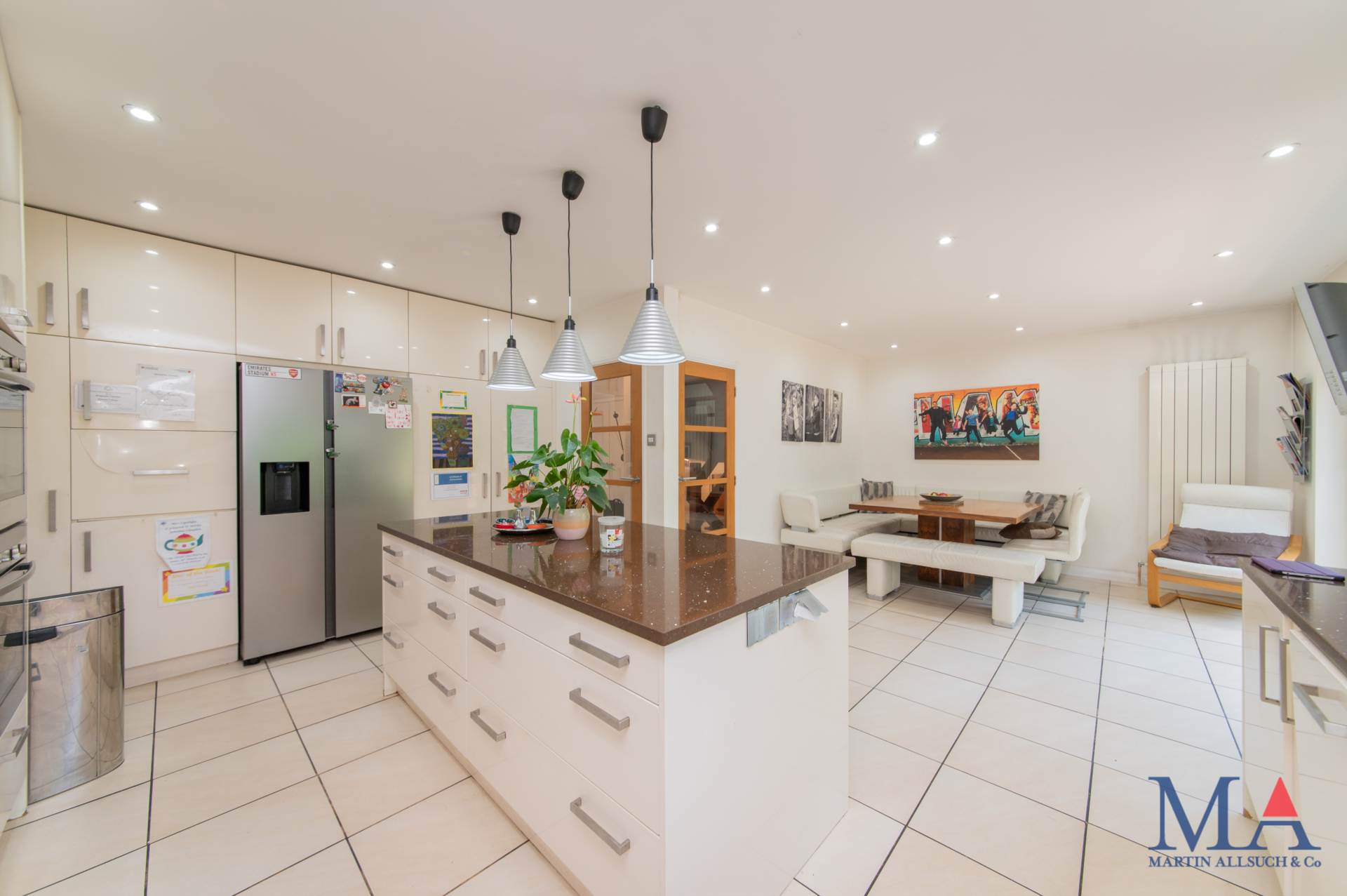 Additional Property Image 5 bedroom Detached for sale in Borehamwood 7