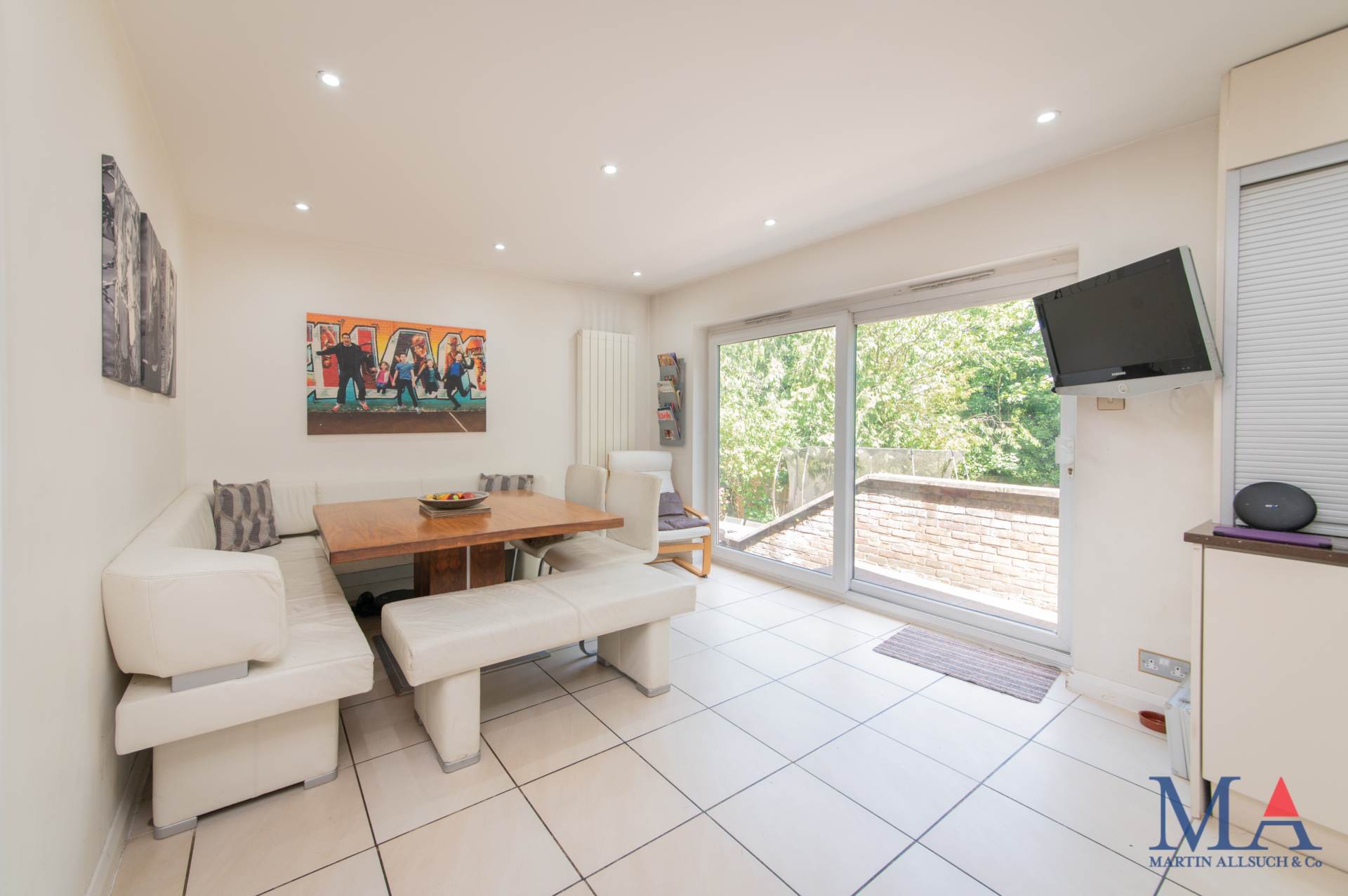 Additional Property Image 5 bedroom Detached for sale in Borehamwood 8
