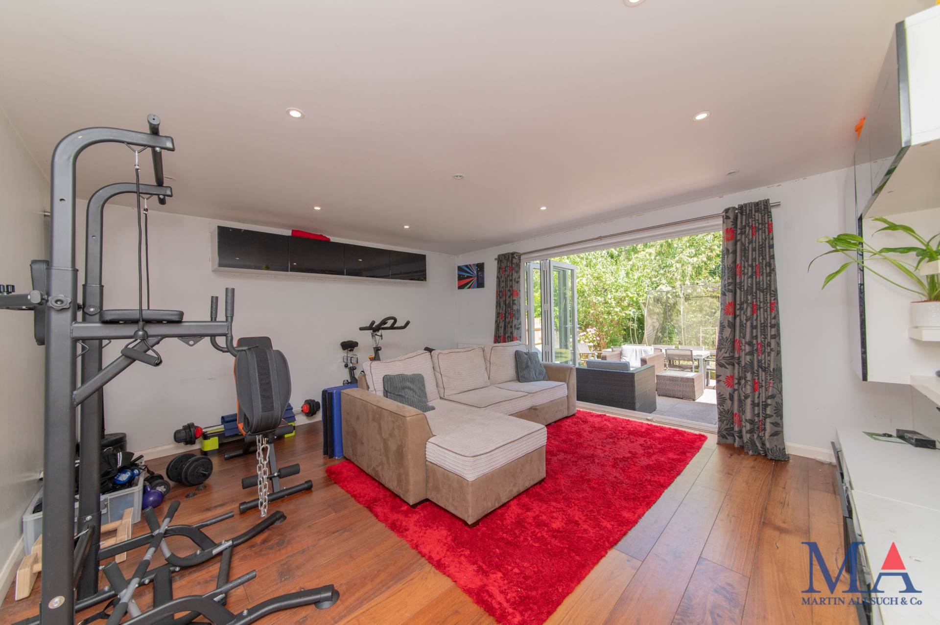 Additional Property Image 5 bedroom Detached for sale in Borehamwood 11