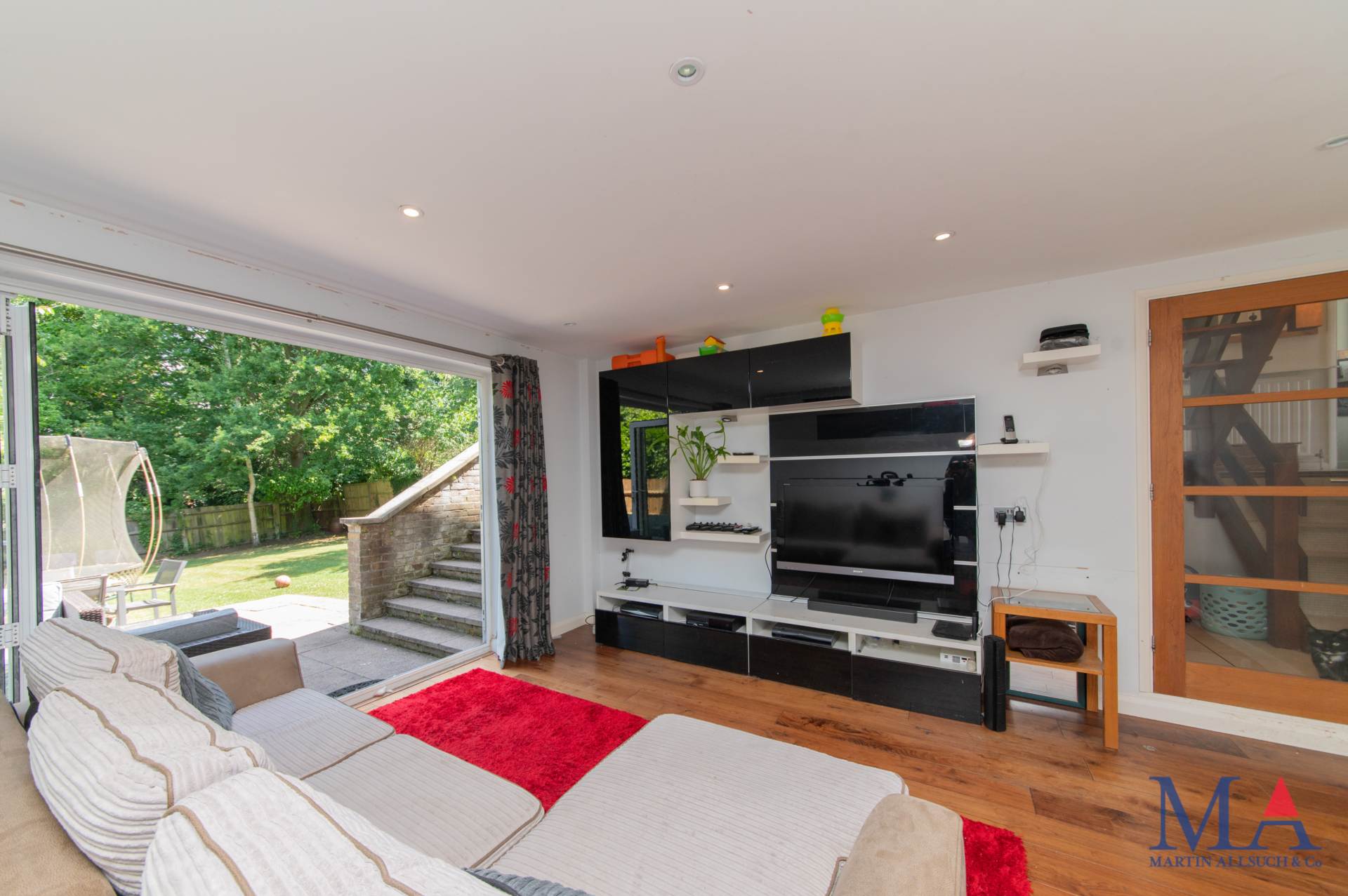 Additional Property Image 5 bedroom Detached for sale in Borehamwood 12