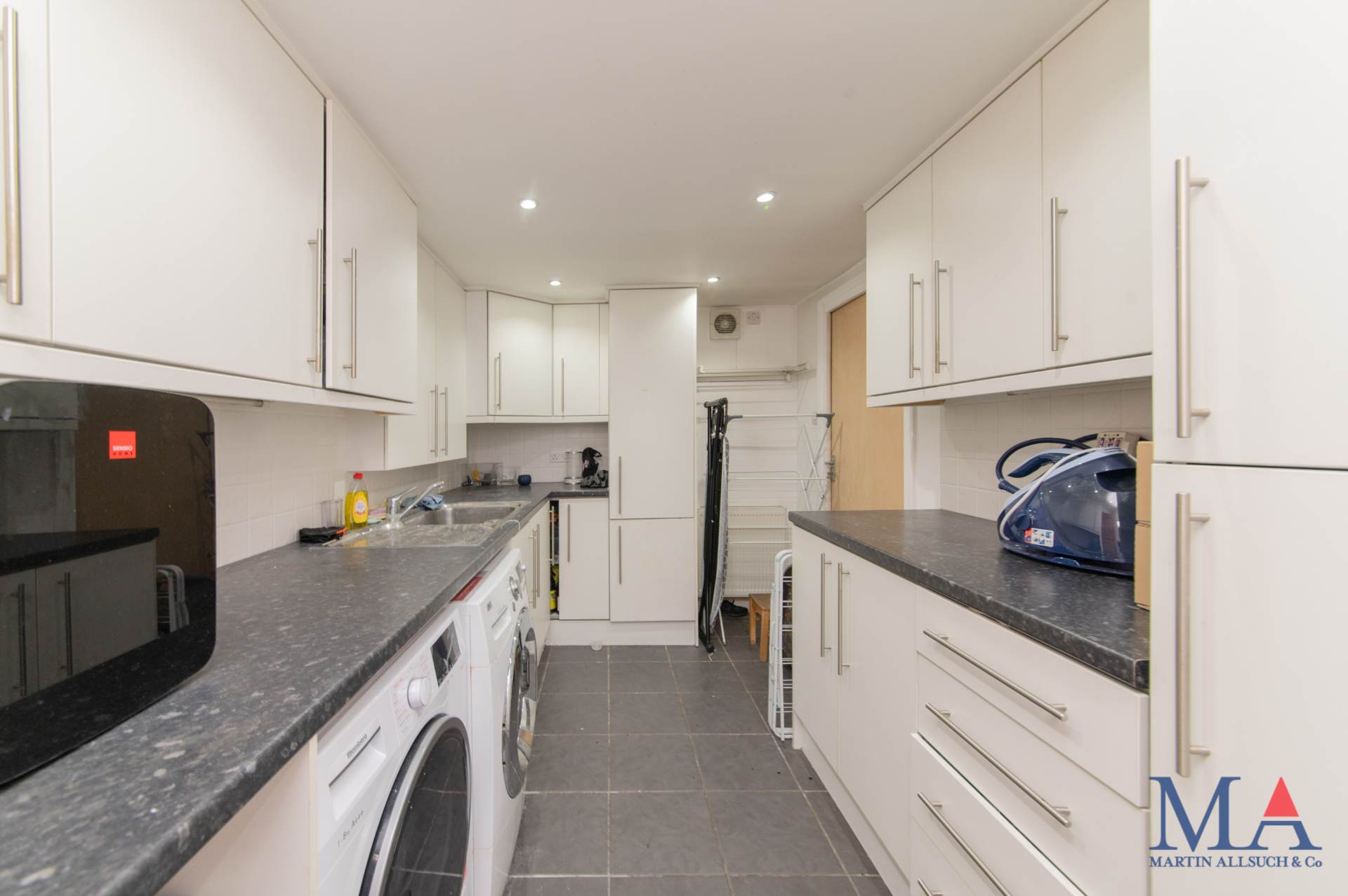 Additional Property Image 5 bedroom Detached for sale in Borehamwood 14
