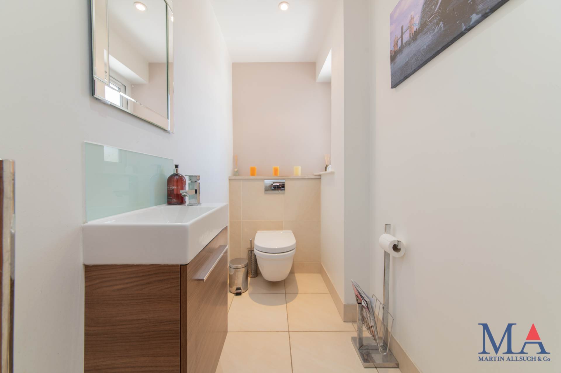 Additional Property Image 5 bedroom Detached for sale in Borehamwood 18