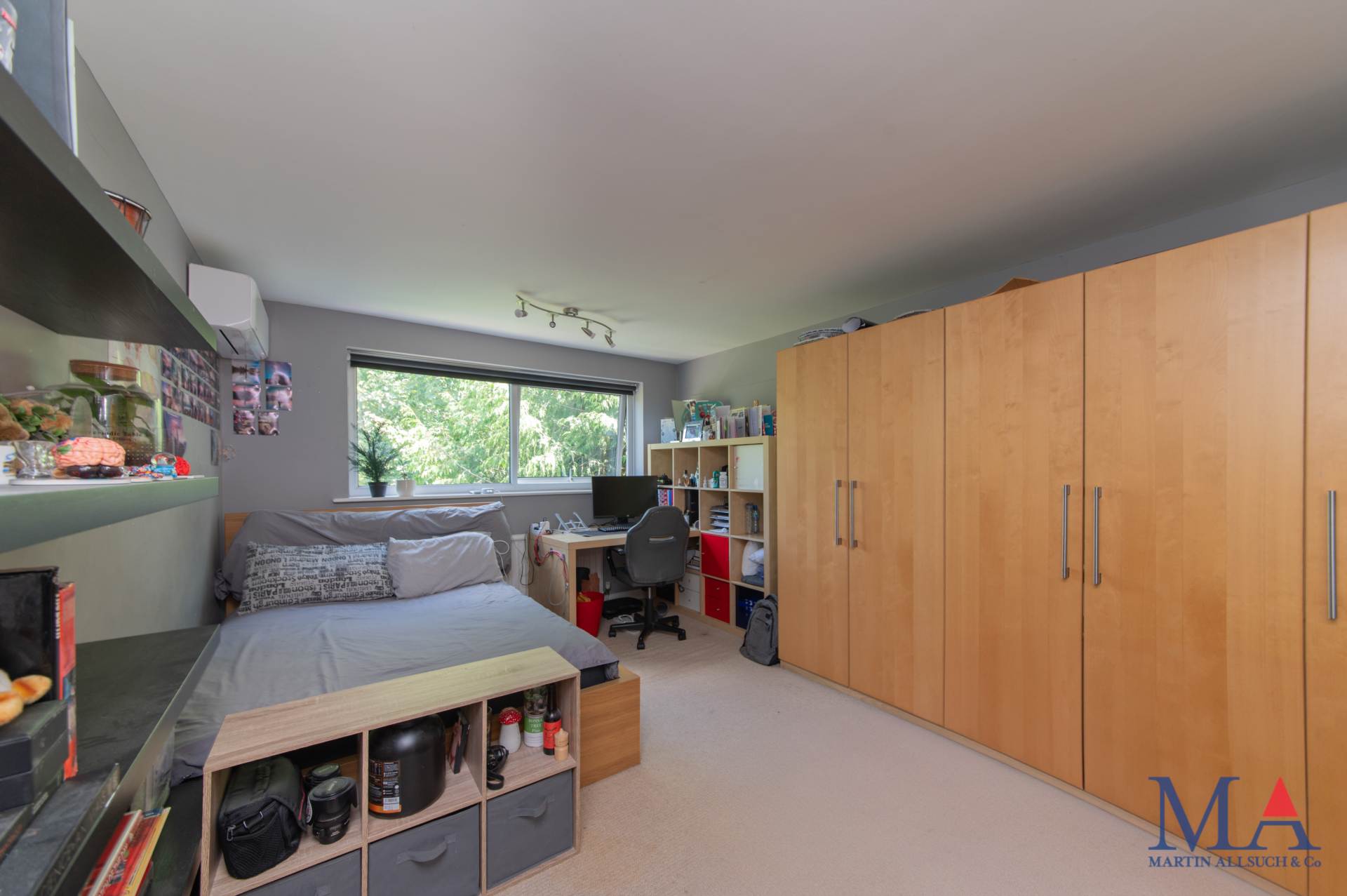 Additional Property Image 5 bedroom Detached for sale in Borehamwood 22