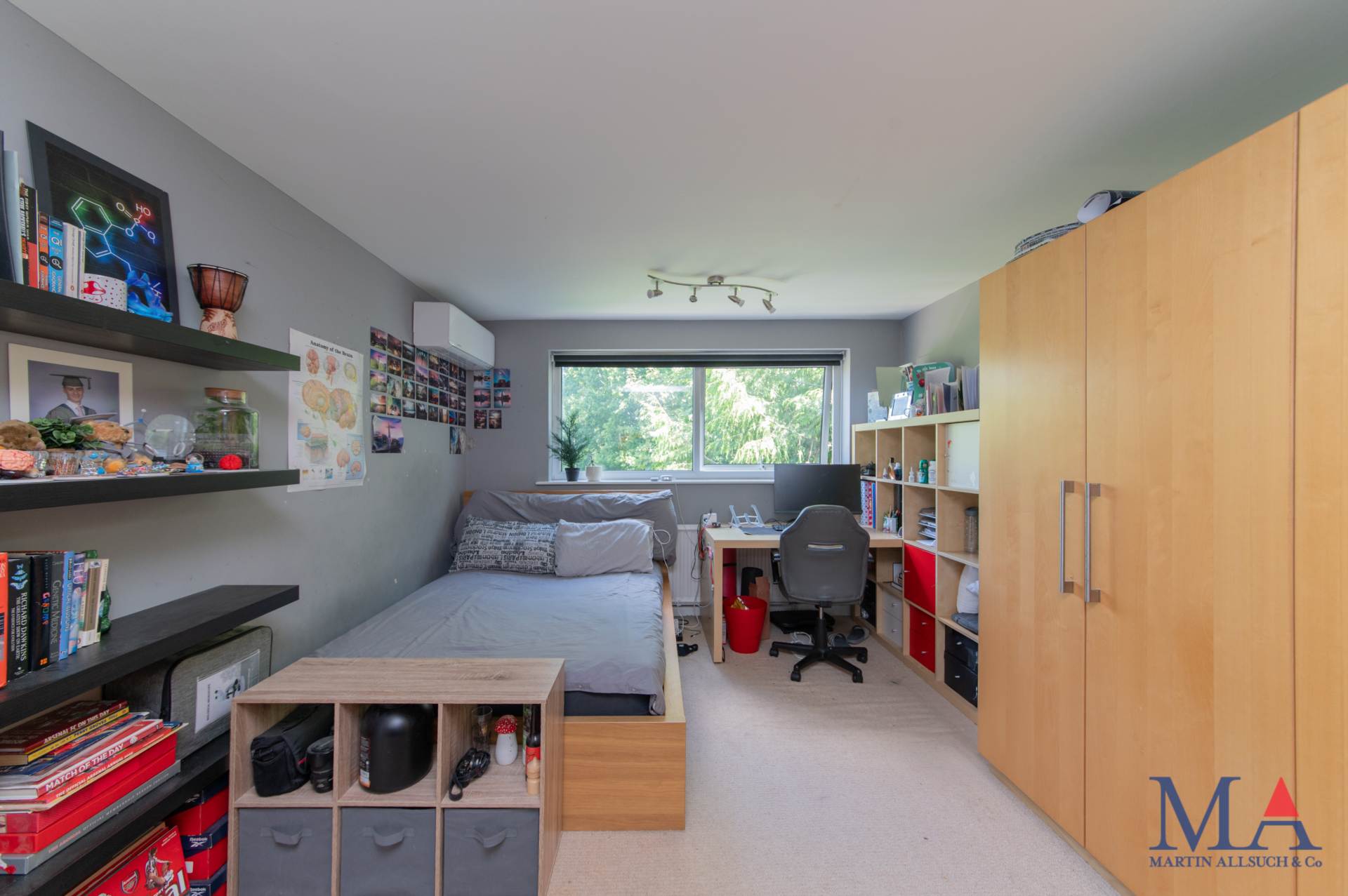 Additional Property Image 5 bedroom Detached for sale in Borehamwood 23