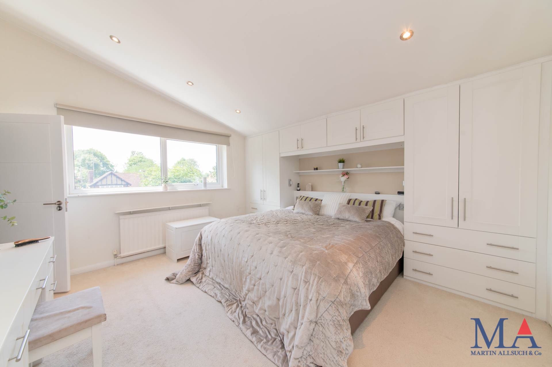 Additional Property Image 5 bedroom Detached for sale in Borehamwood 26