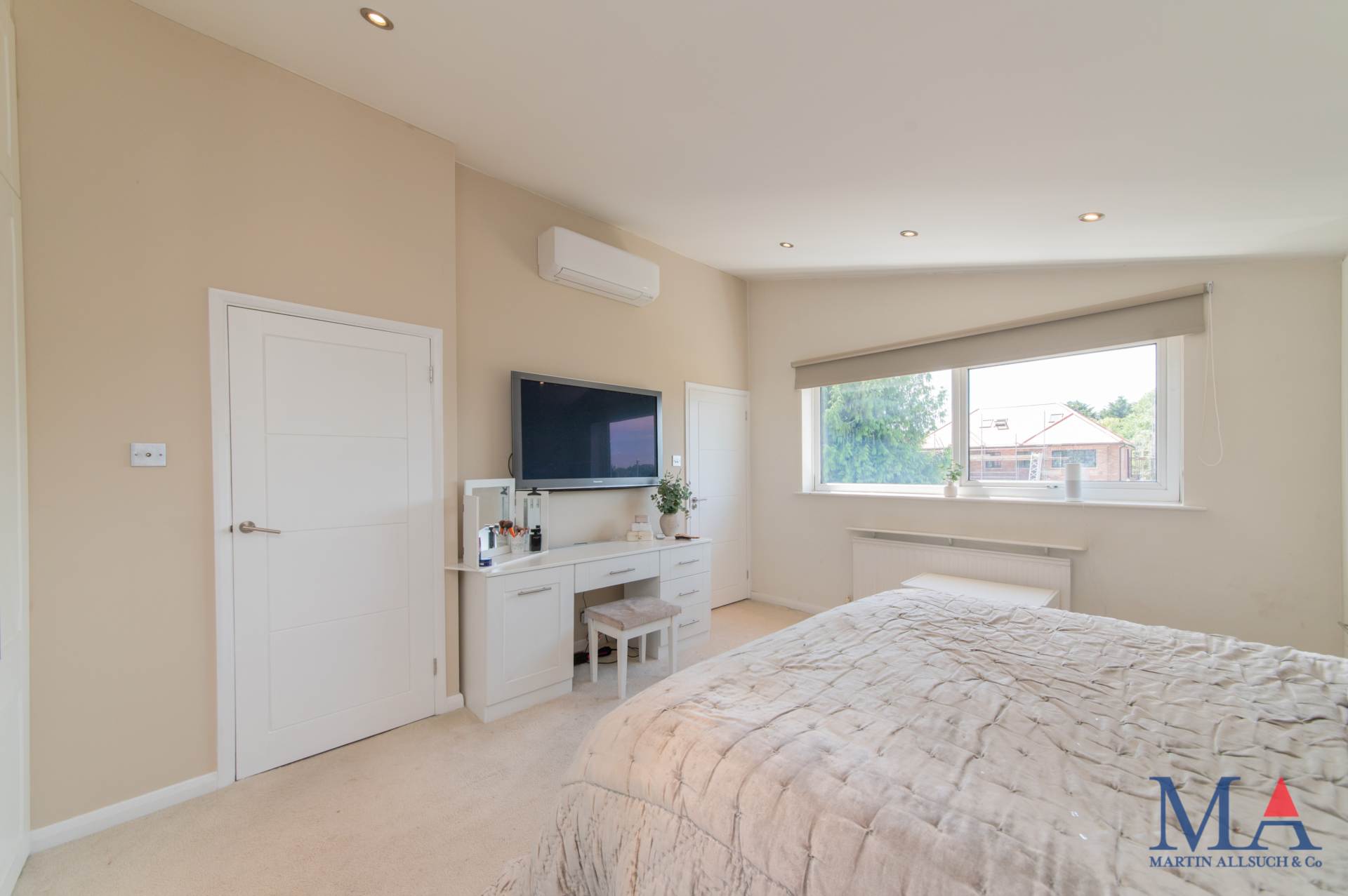 Additional Property Image 5 bedroom Detached for sale in Borehamwood 27