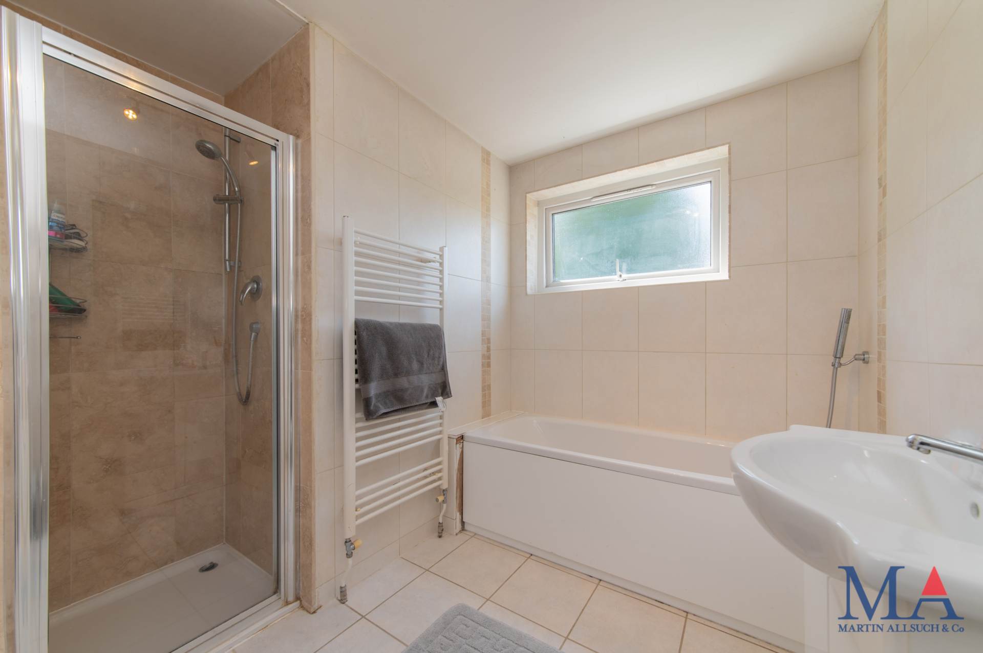 Additional Property Image 5 bedroom Detached for sale in Borehamwood 32