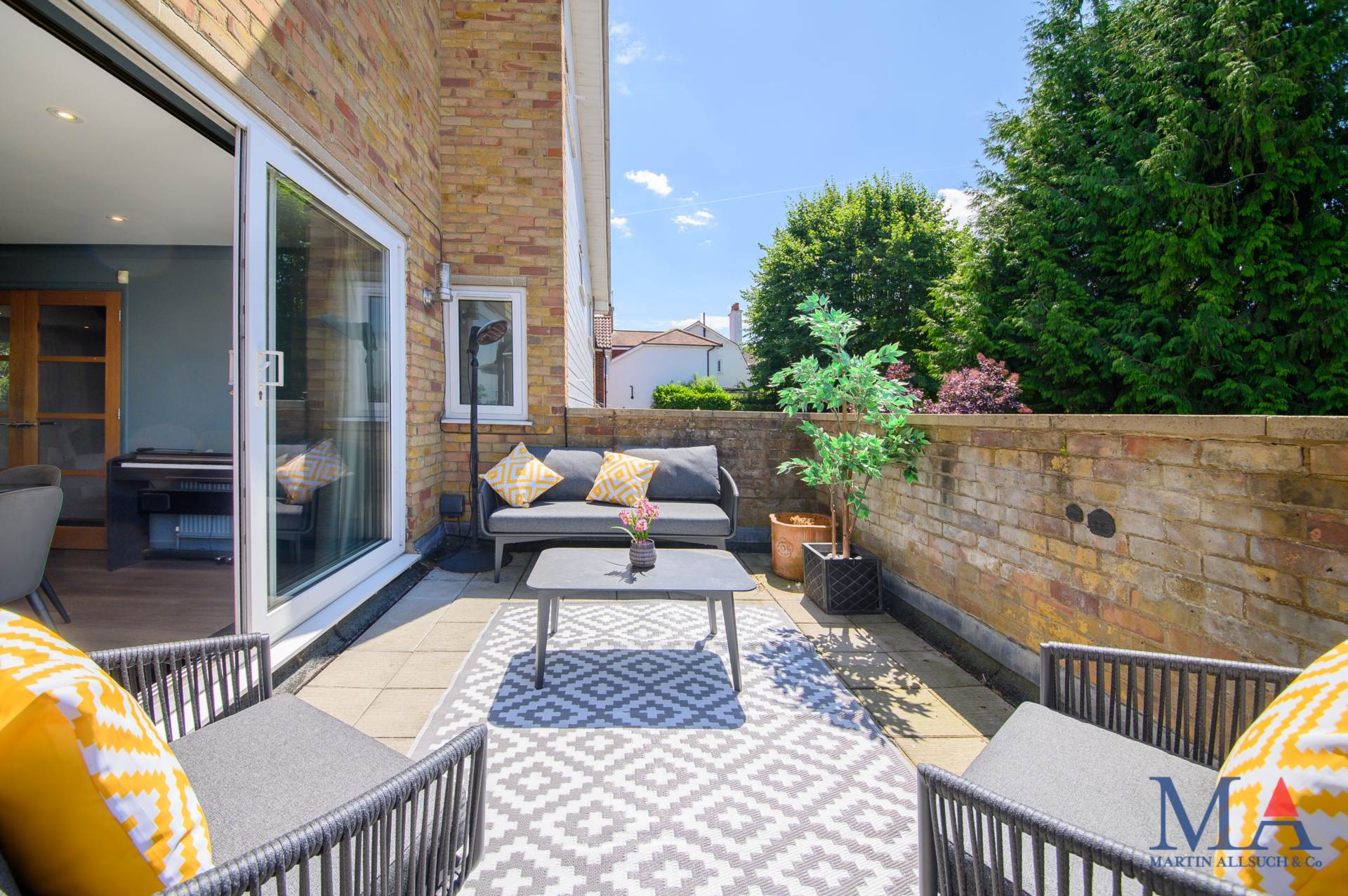 Additional Property Image 5 bedroom Detached for sale in Borehamwood 33