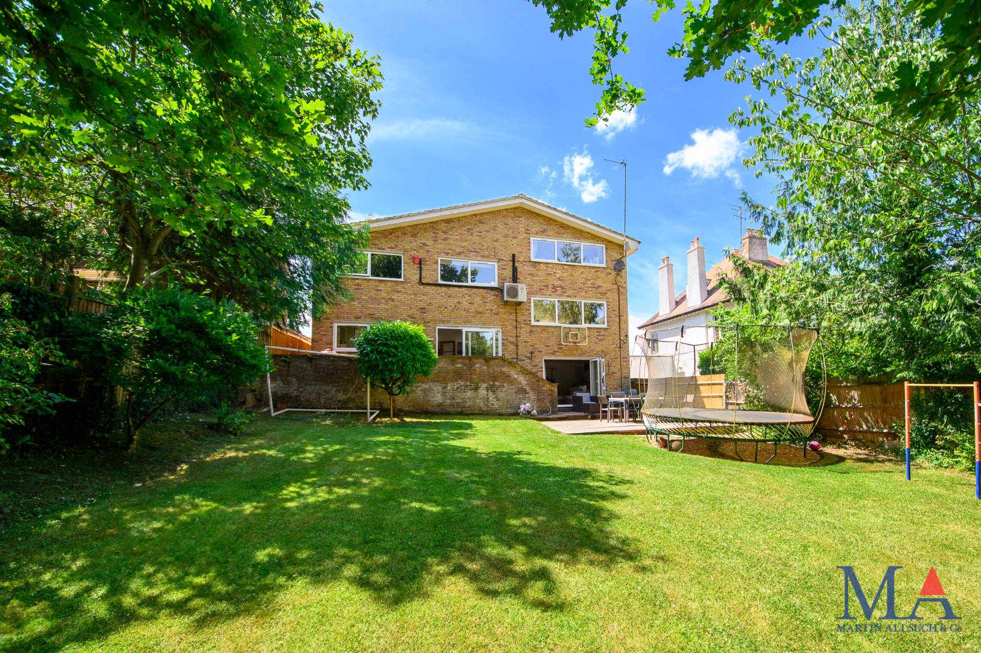 Additional Property Image 5 bedroom Detached for sale in Borehamwood 34