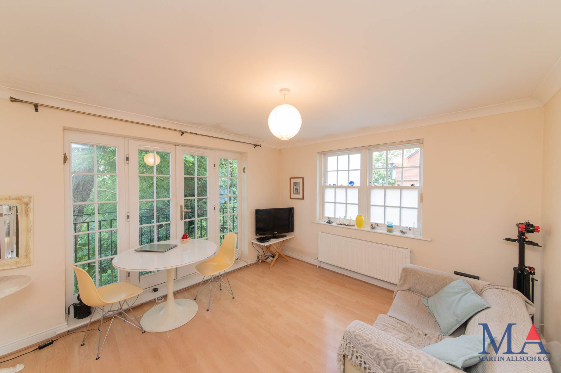 Additional Property Image 1 bedroom Flat for sale in Elstree 3