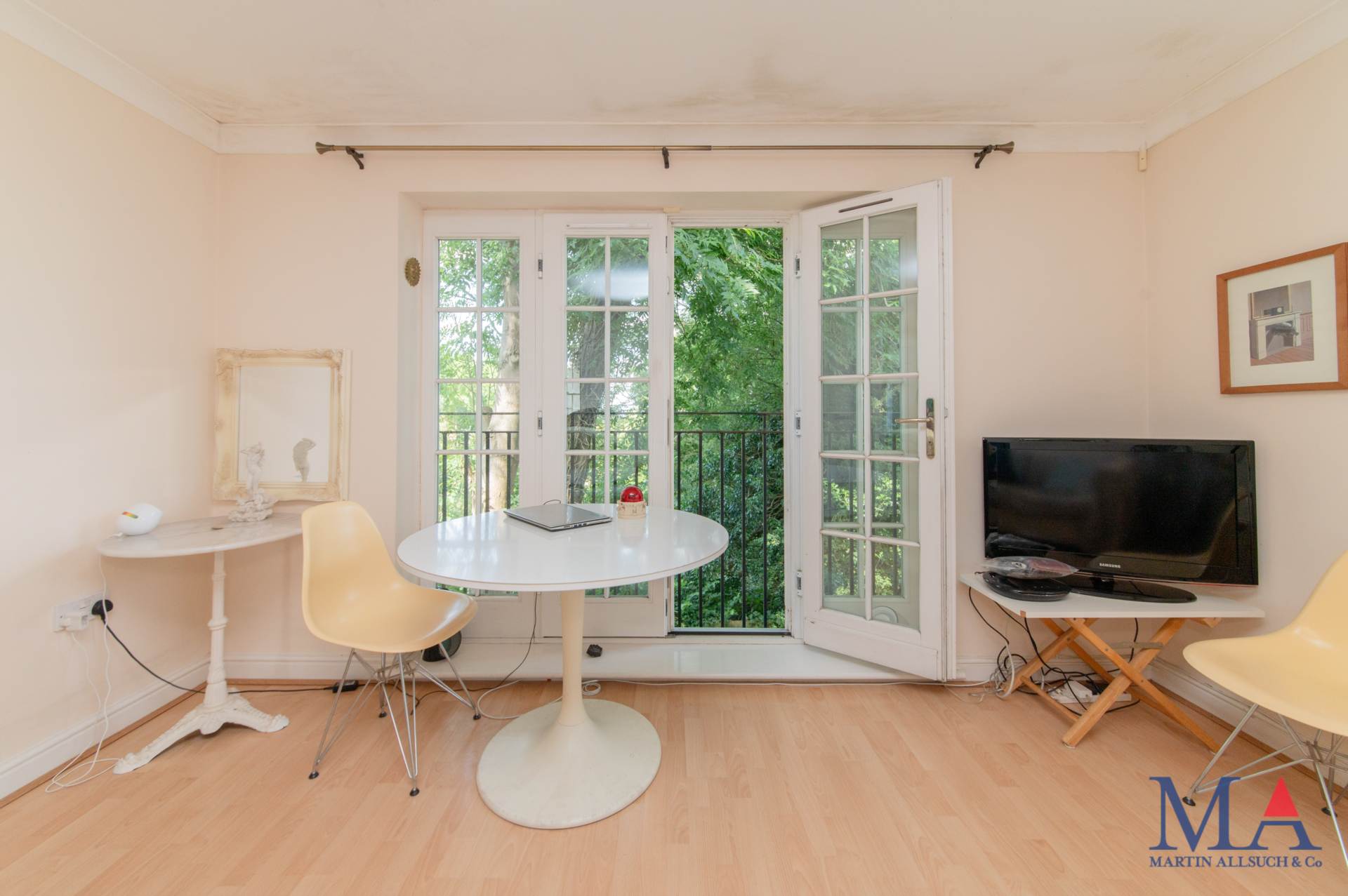 Additional Property Image 1 bedroom Flat for sale in Elstree 10