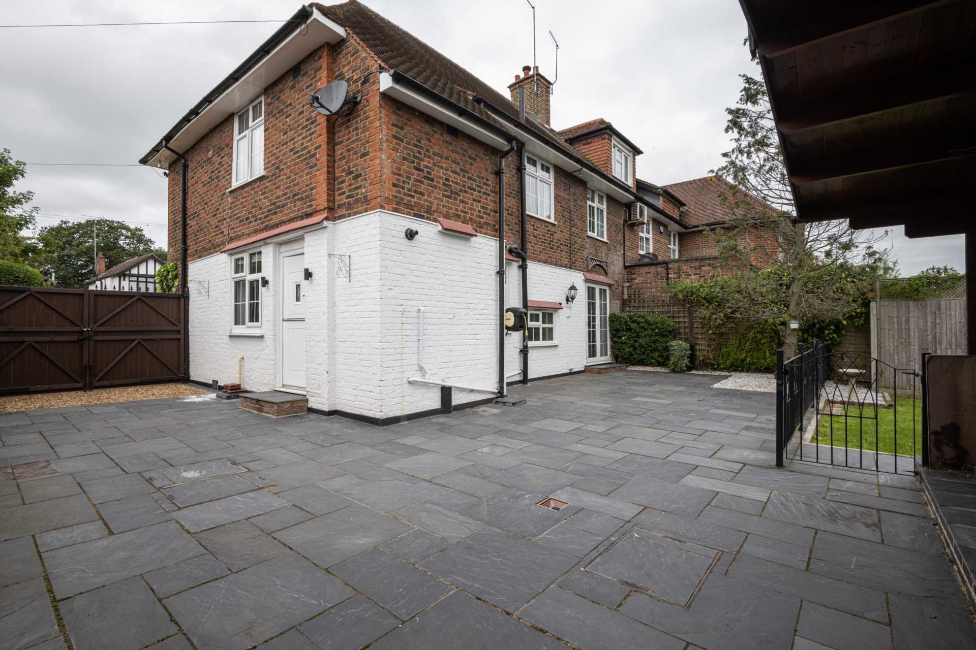 Additional Property Image 4 bedroom Semi Detached for sale in Borehamwood 11