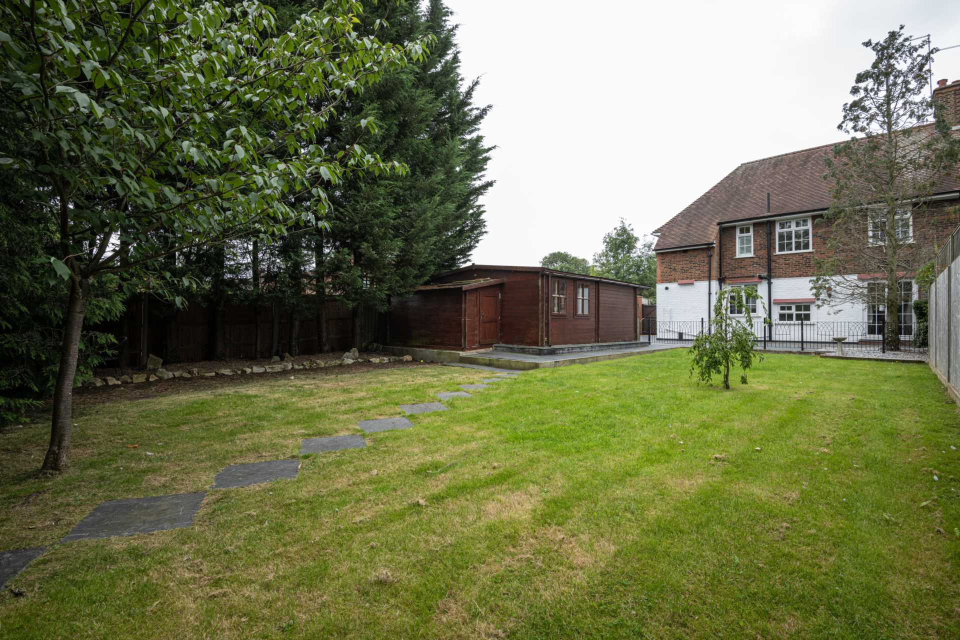 Additional Property Image 4 bedroom Semi Detached for sale in Borehamwood 13
