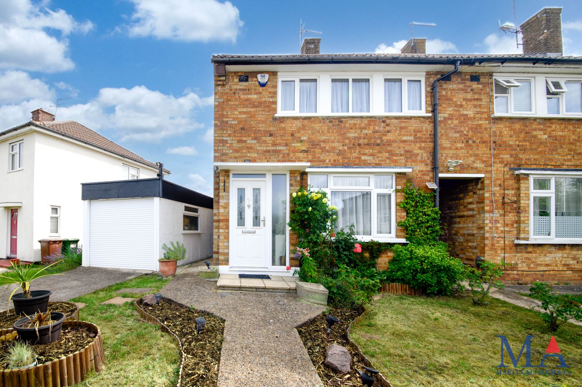 2 bedroom Semi Detached for sale in Borehamwood