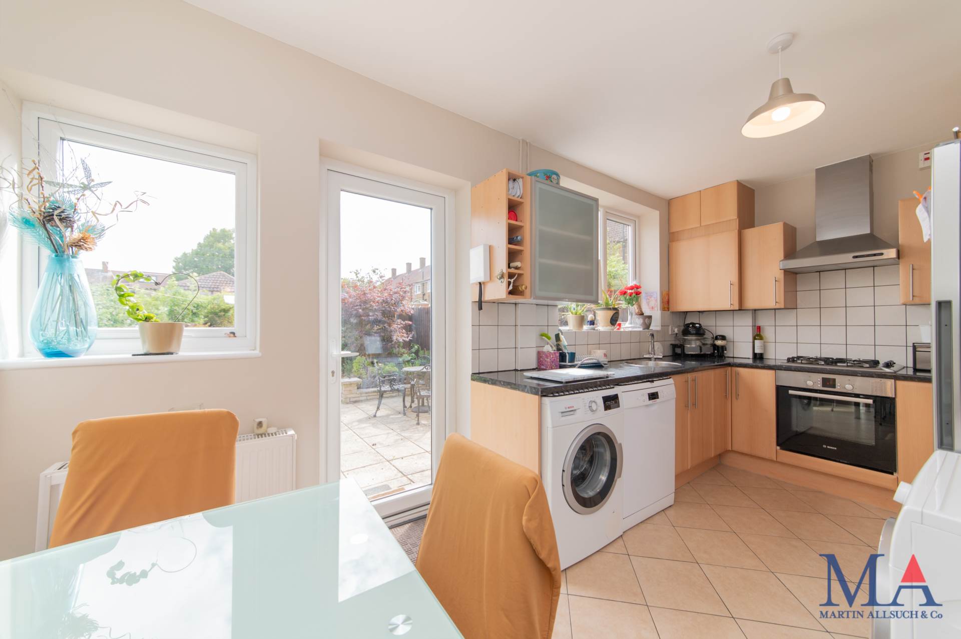 Additional Property Image 2 bedroom Semi Detached for sale in Borehamwood 7