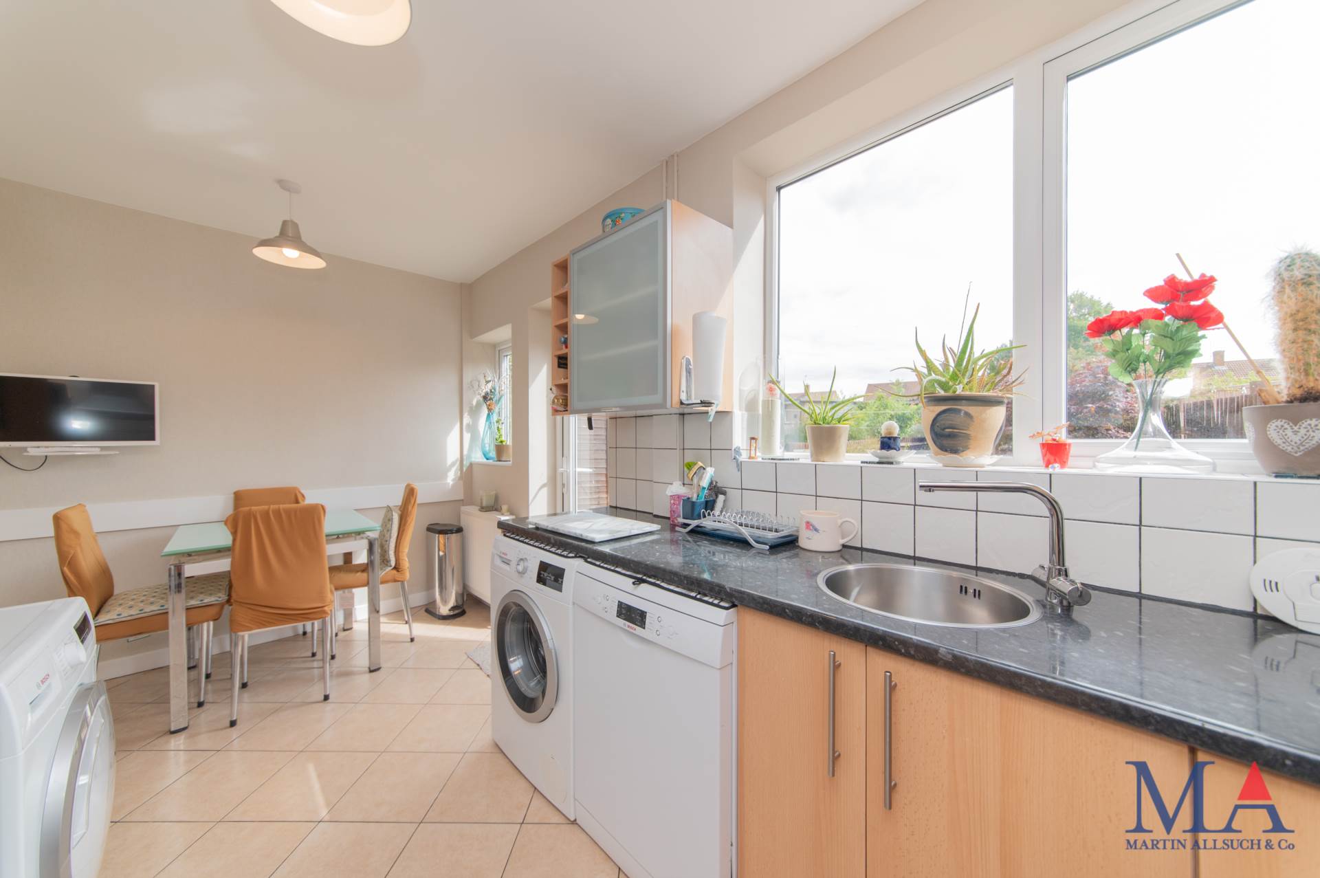 Additional Property Image 2 bedroom Semi Detached for sale in Borehamwood 9