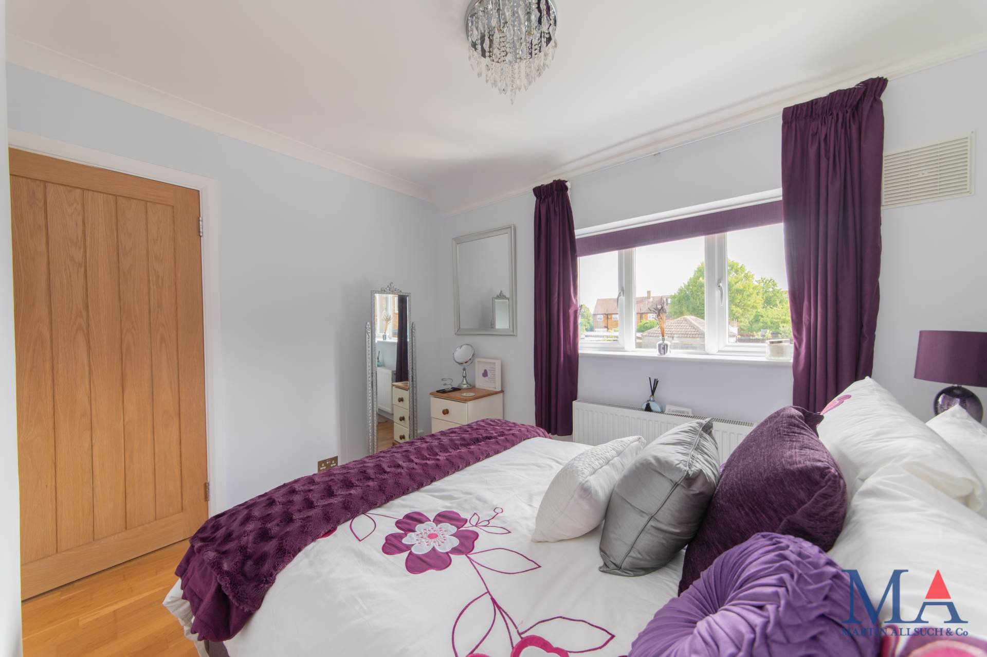 Additional Property Image 2 bedroom Semi Detached for sale in Borehamwood 11