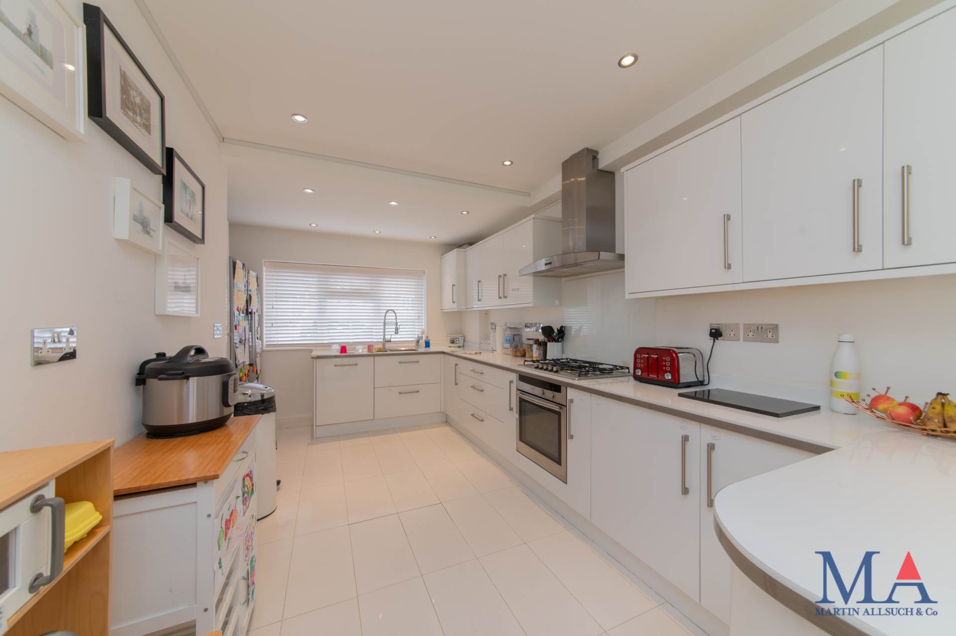 Additional Property Image 4 bedroom Town House for sale in Borehamwood 5