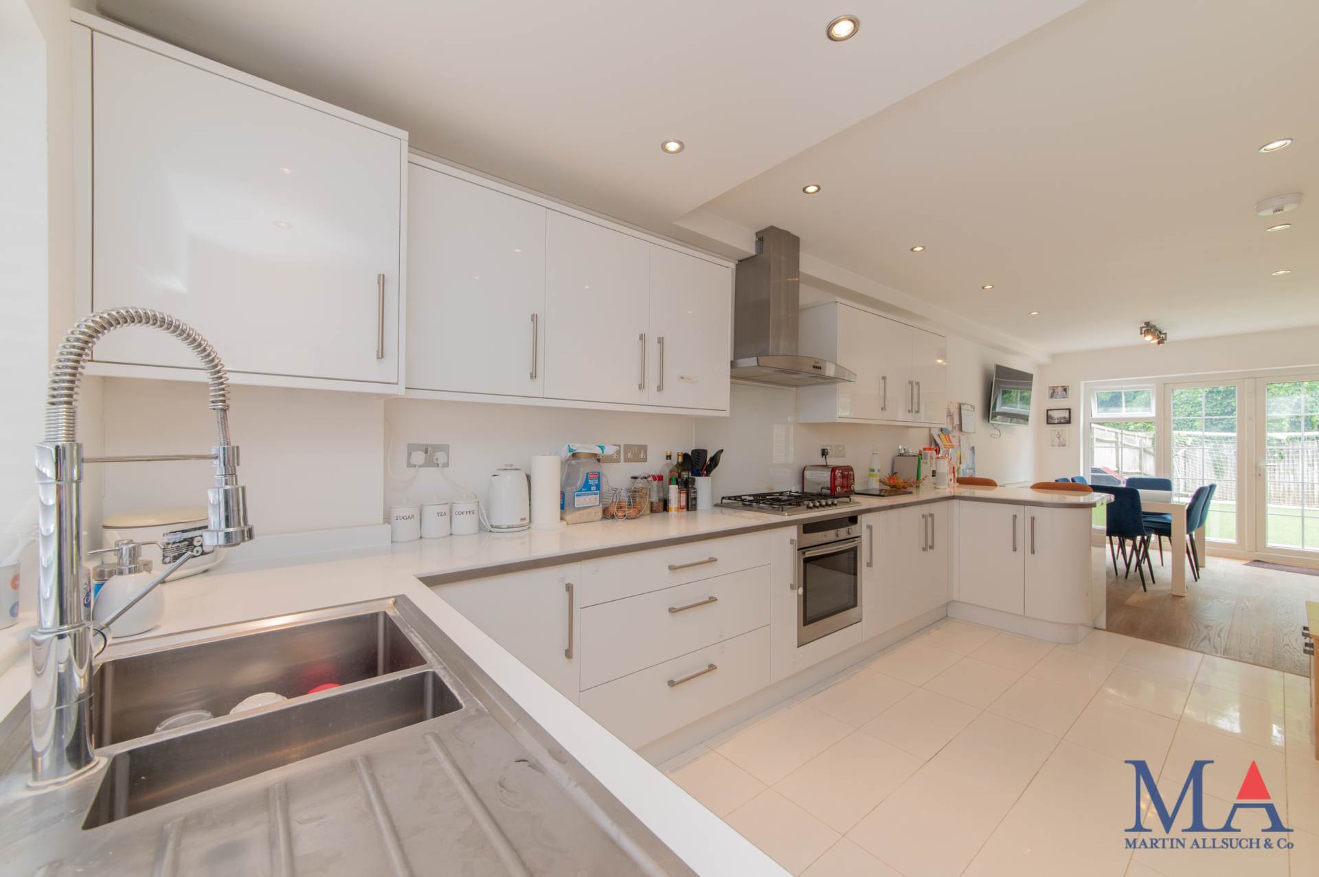 Additional Property Image 4 bedroom Town House for sale in Borehamwood 6