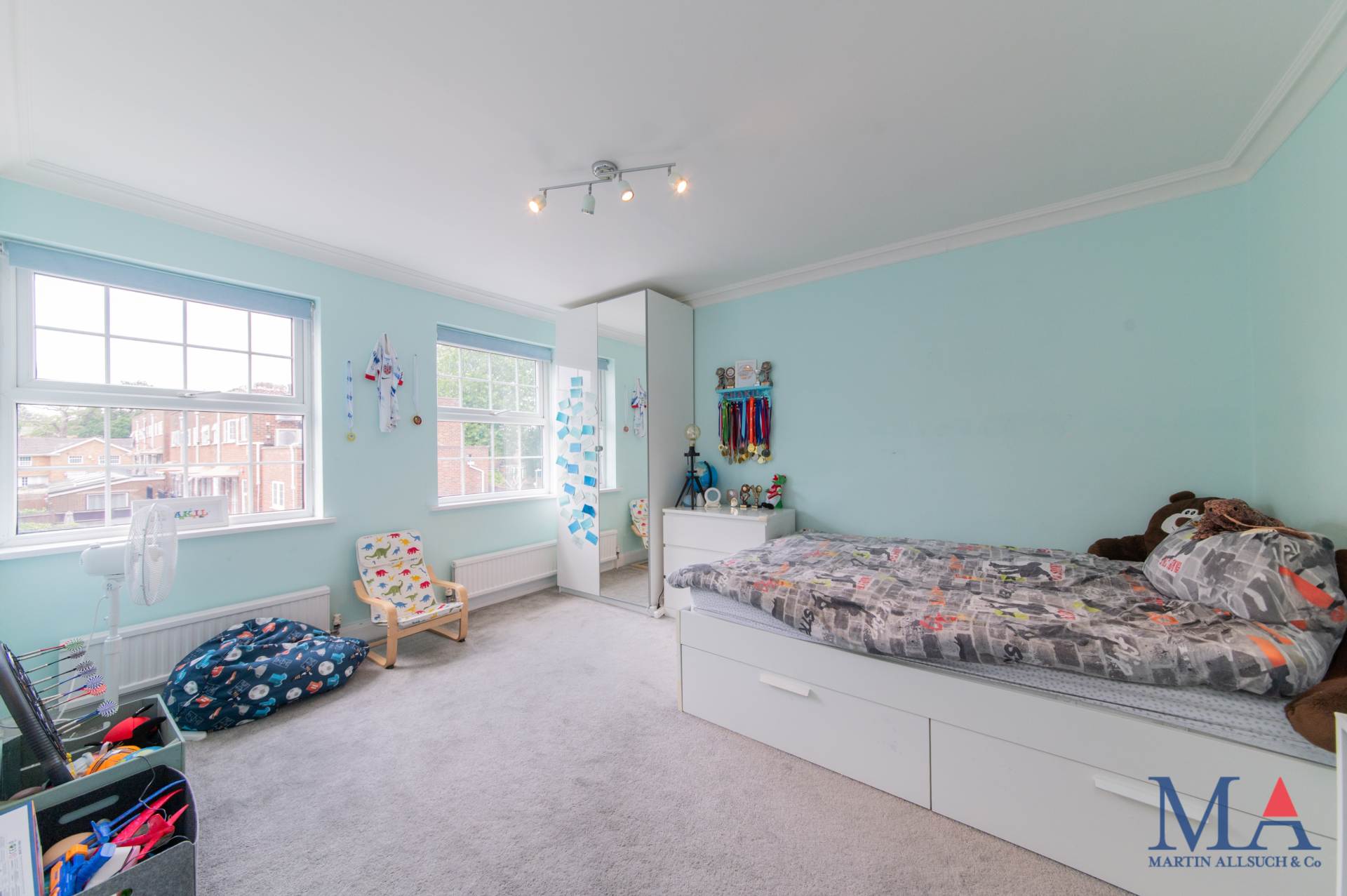 Additional Property Image 4 bedroom Town House for sale in Borehamwood 18