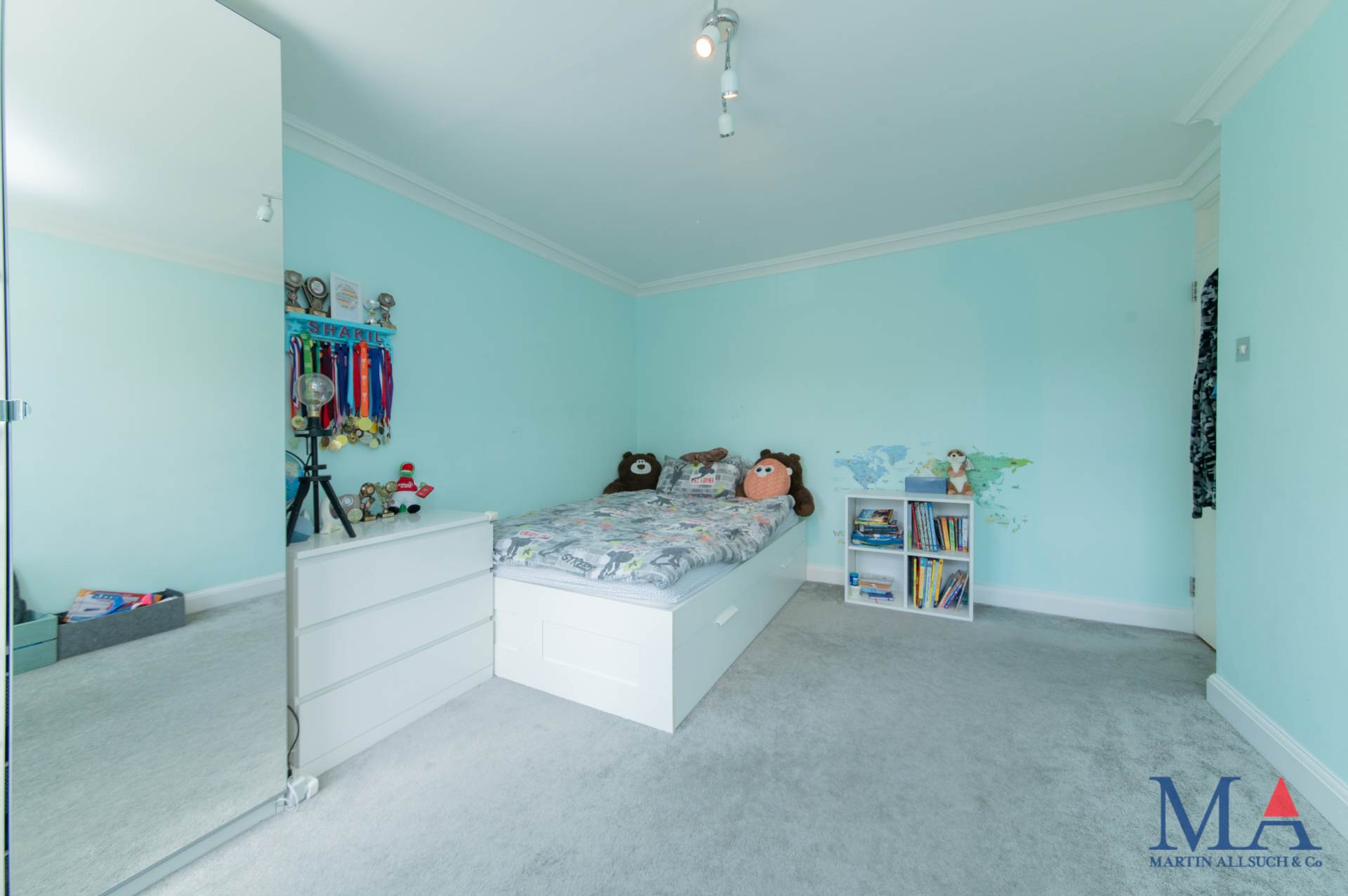 Additional Property Image 4 bedroom Town House for sale in Borehamwood 19