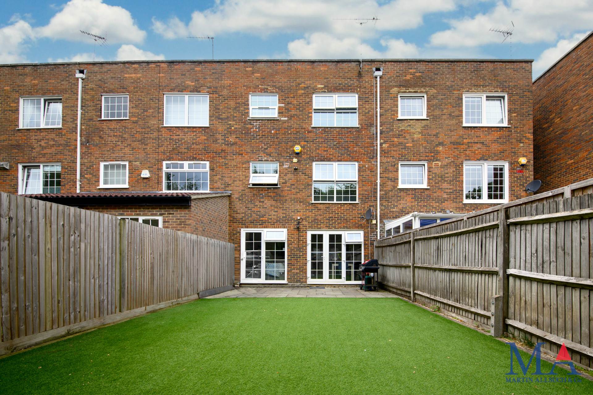 Additional Property Image 4 bedroom Town House for sale in Borehamwood 22