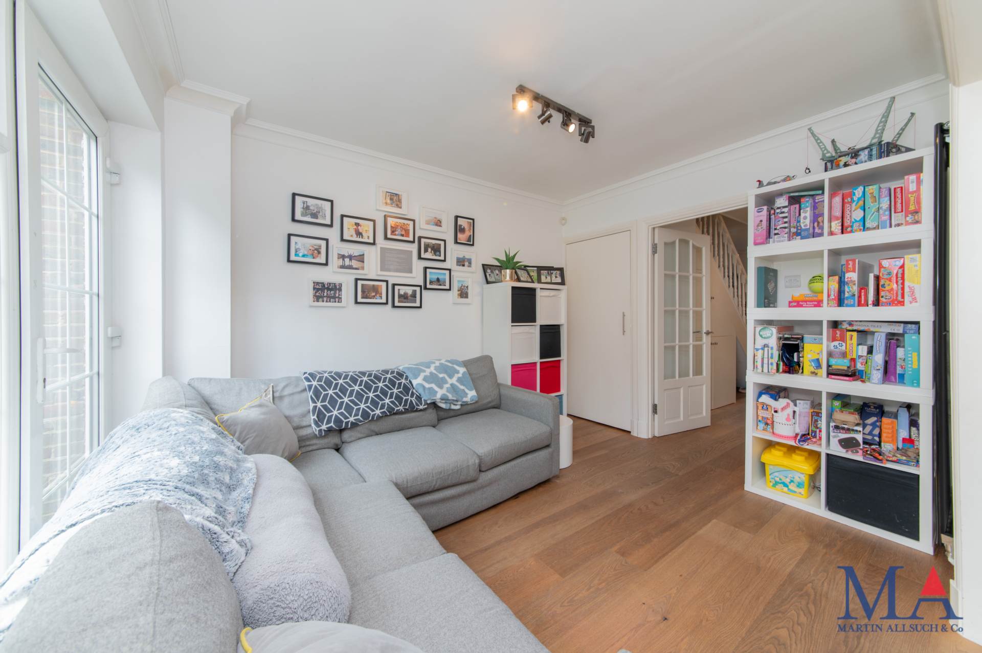 Additional Property Image 4 bedroom Town House for sale in Borehamwood 28
