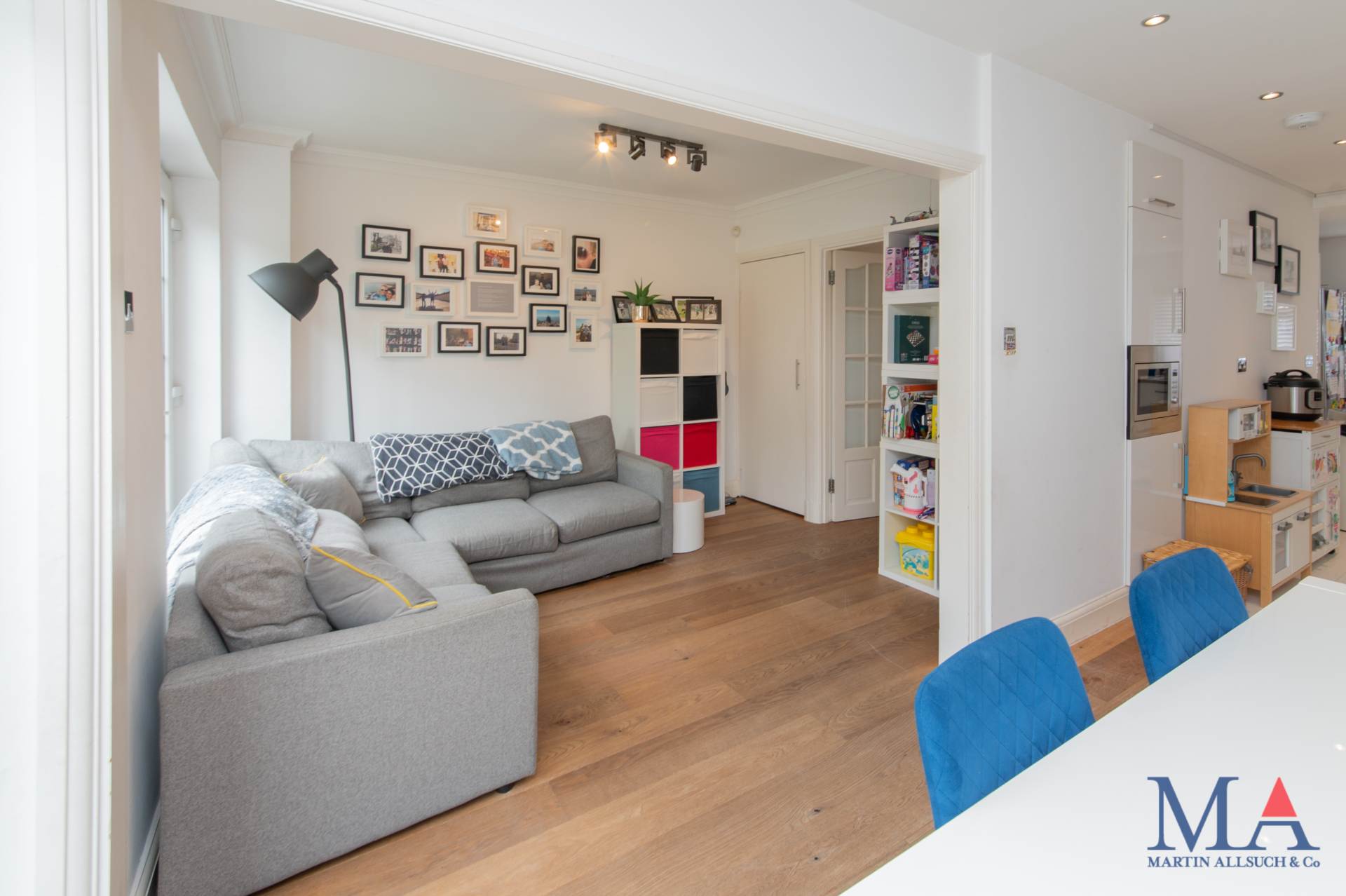 Additional Property Image 4 bedroom Town House for sale in Borehamwood 29