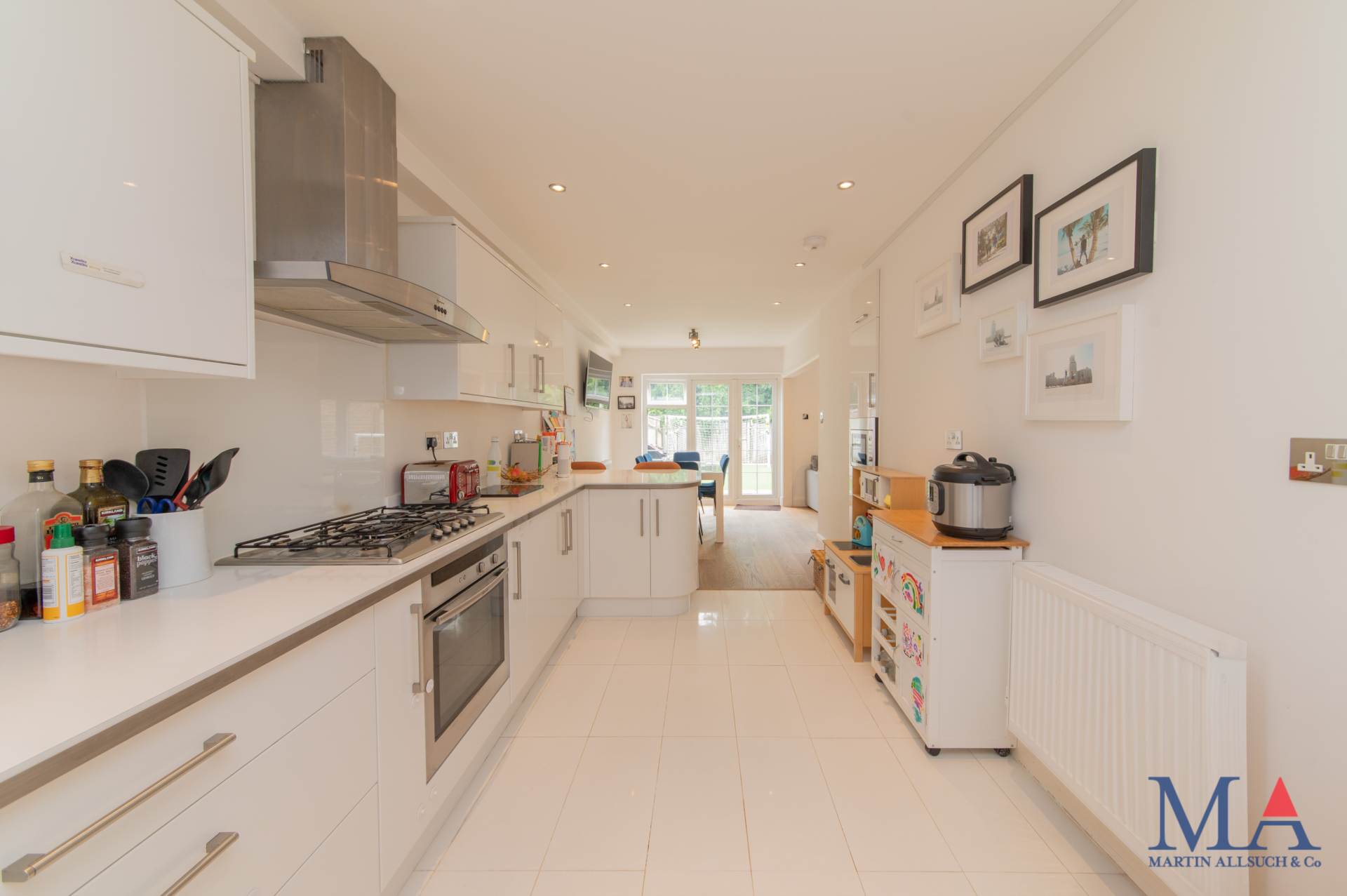 Additional Property Image 4 bedroom Town House for sale in Borehamwood 35