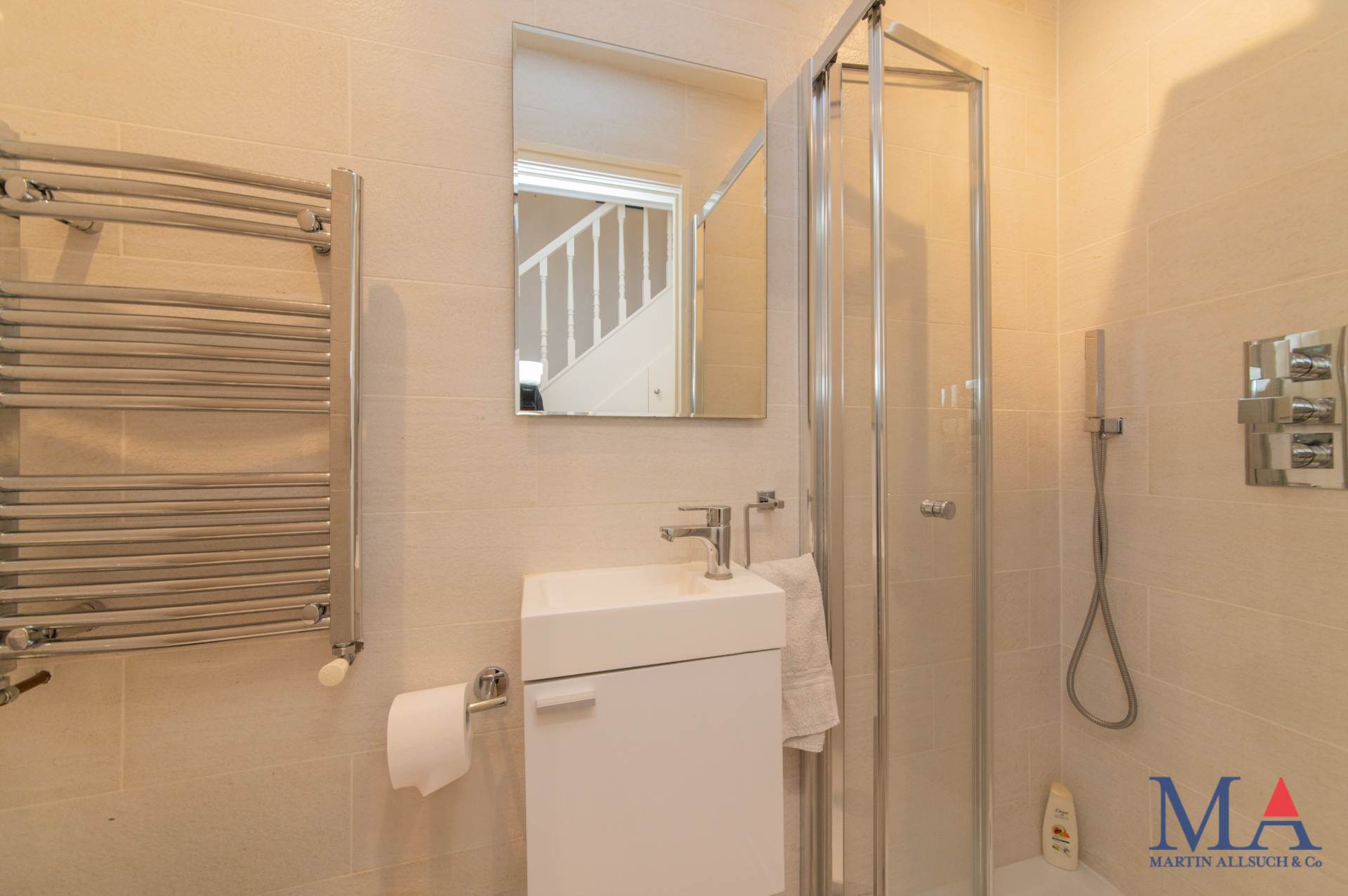 Additional Property Image 4 bedroom Town House for sale in Borehamwood 38
