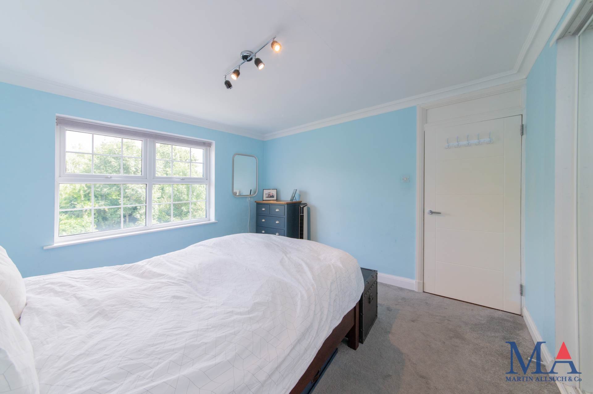 Additional Property Image 4 bedroom Town House for sale in Borehamwood 60