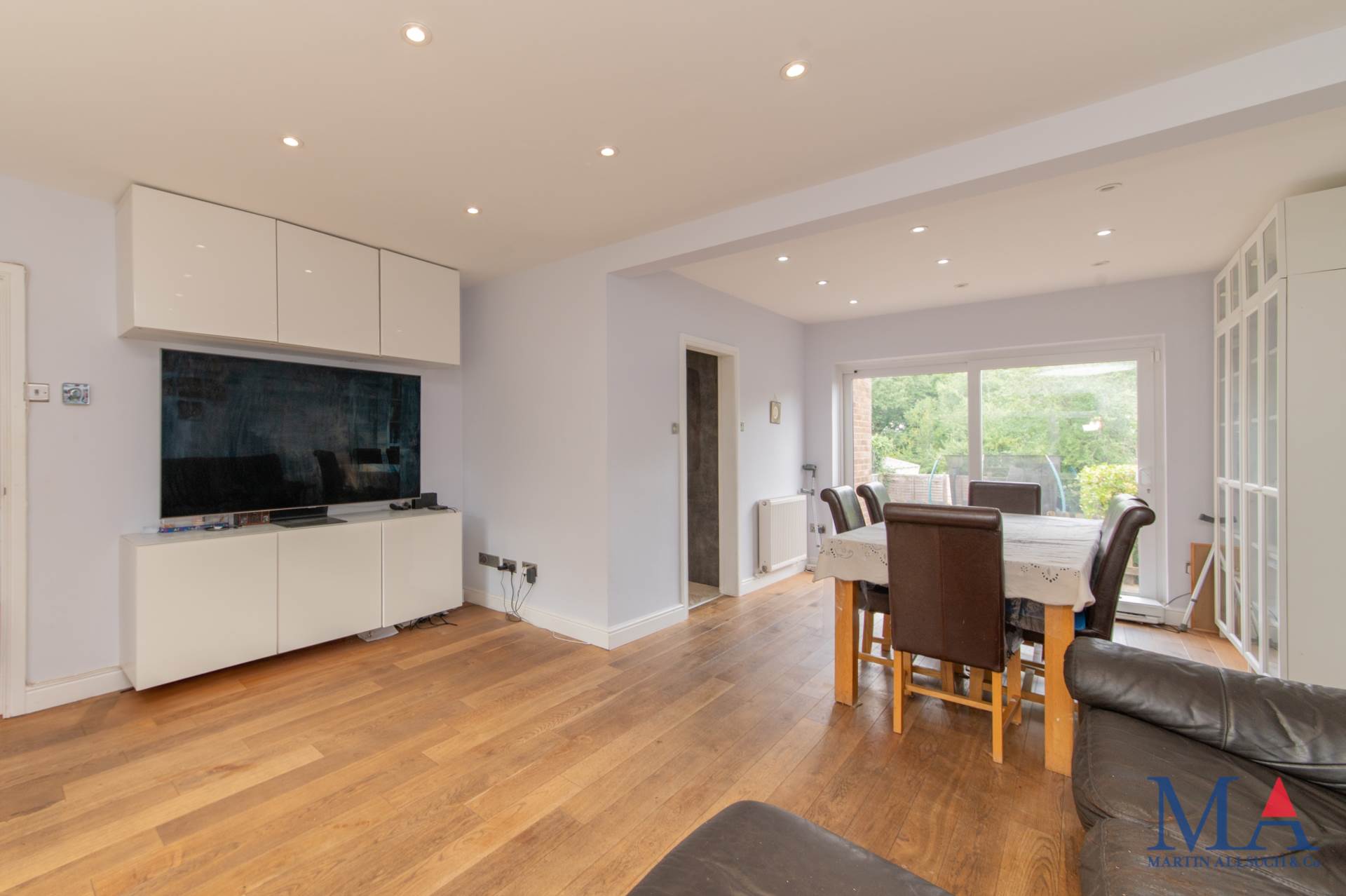Additional Property Image 3 bedroom Semi Detached for sale in Borehamwood 6