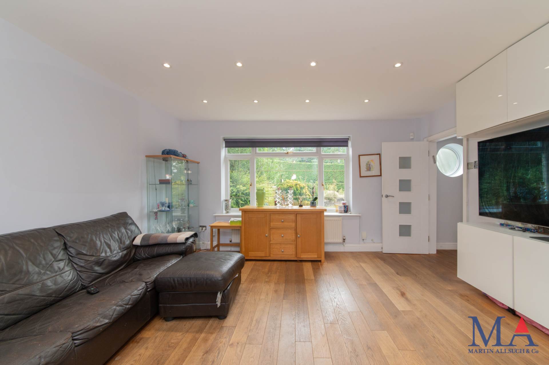 Additional Property Image 3 bedroom Semi Detached for sale in Borehamwood 8
