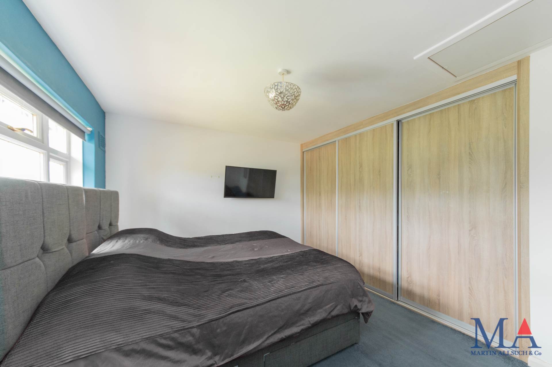 Additional Property Image 3 bedroom Semi Detached for sale in Borehamwood 10