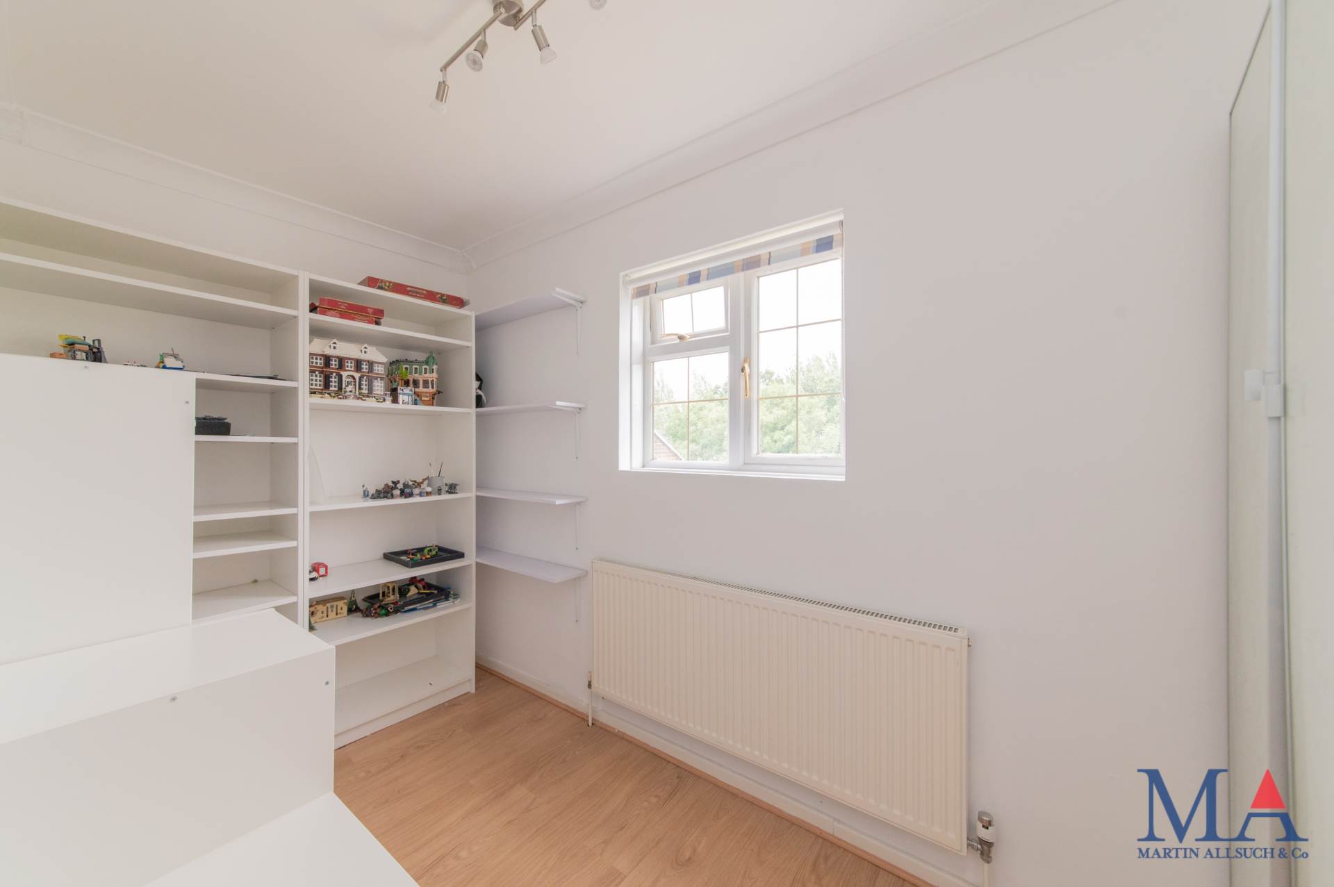 Additional Property Image 3 bedroom Semi Detached for sale in Borehamwood 15