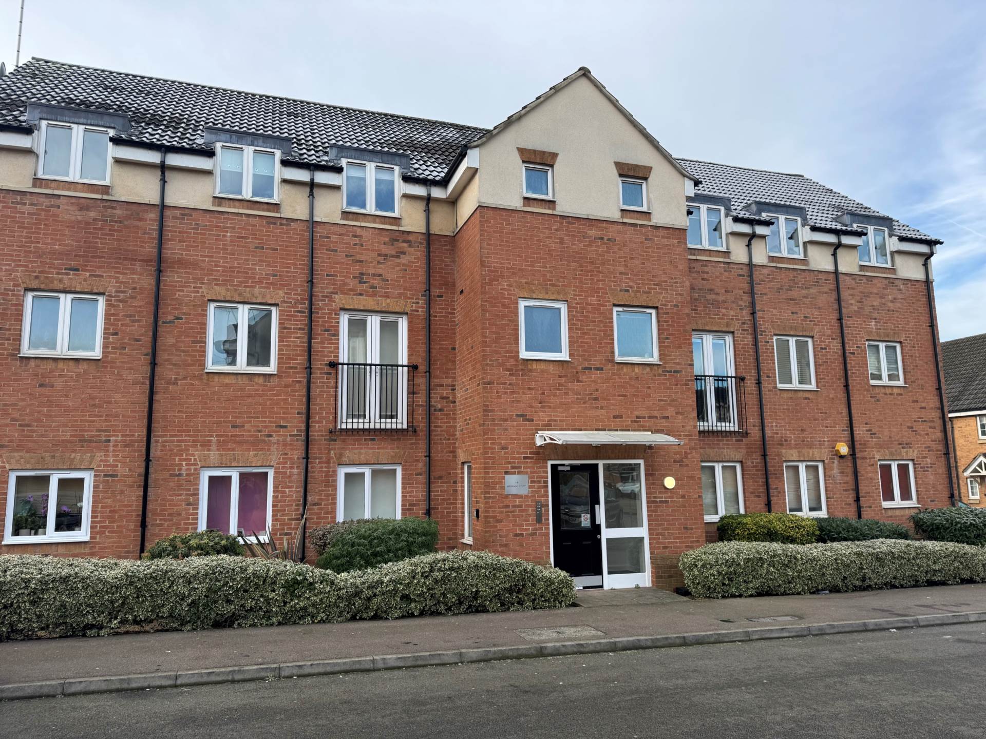 2 bedroom Flat for sale in Borehamwood
