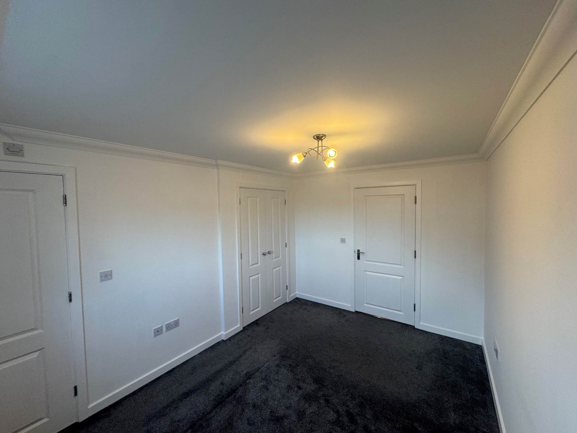 Additional Property Image 2 bedroom Flat for sale in Borehamwood 5