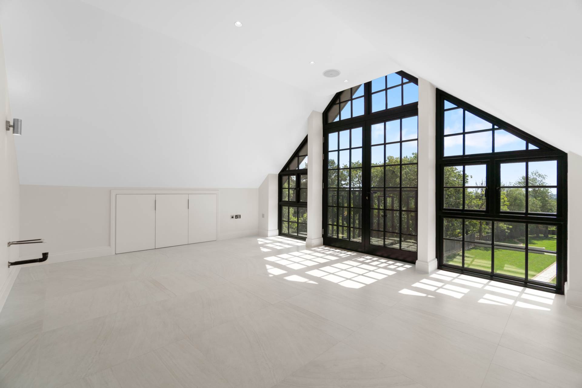 Additional Property Image 8 bedroom Detached for sale in Borehamwood 2