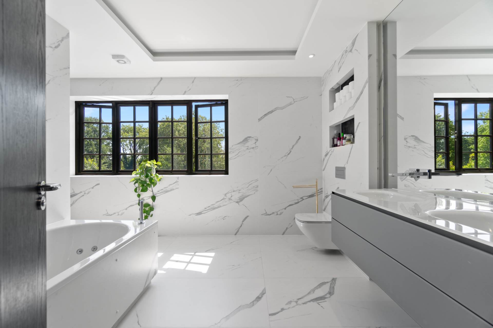 Additional Property Image 8 bedroom Detached for sale in Borehamwood 3