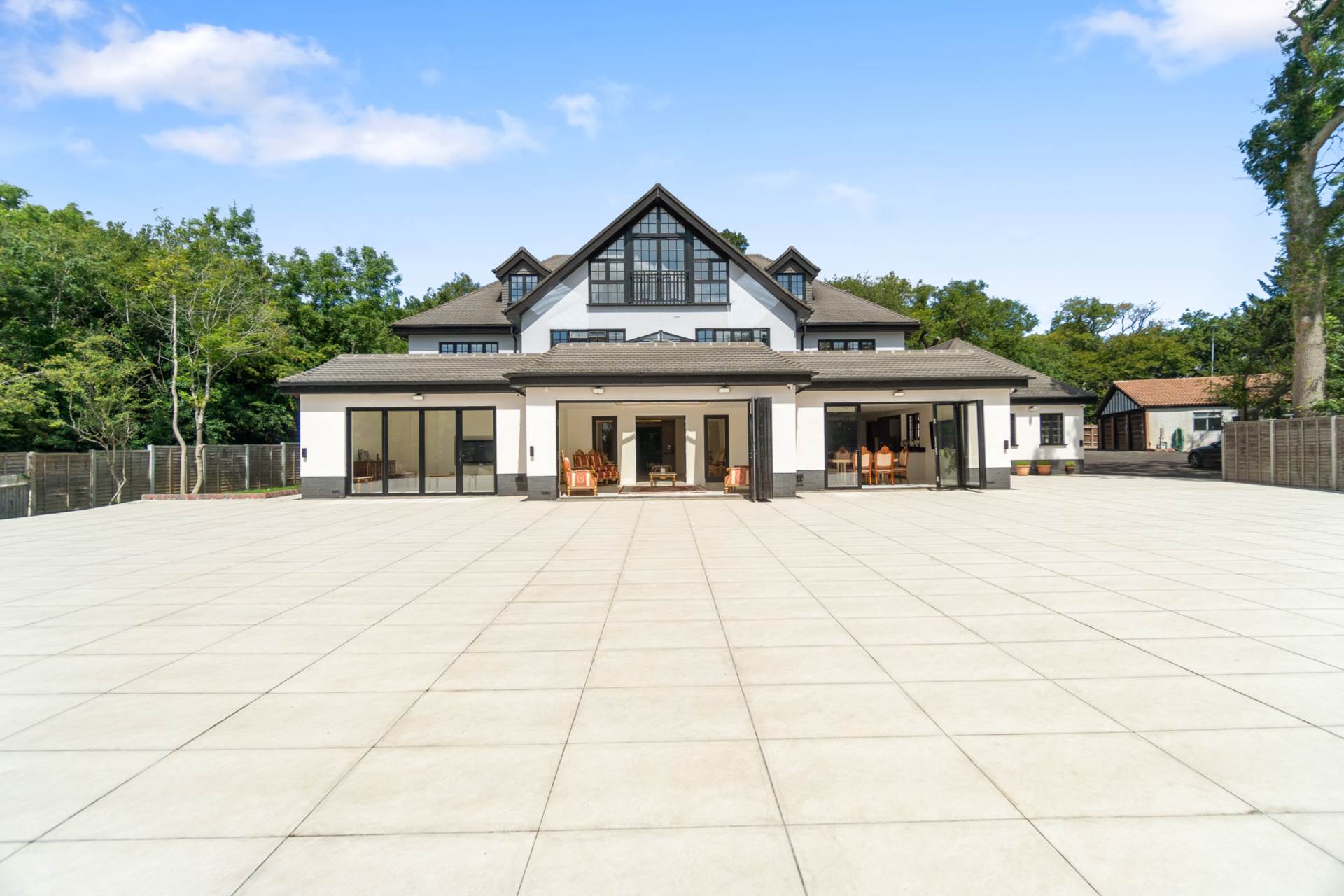 Additional Property Image 8 bedroom Detached for sale in Borehamwood 6