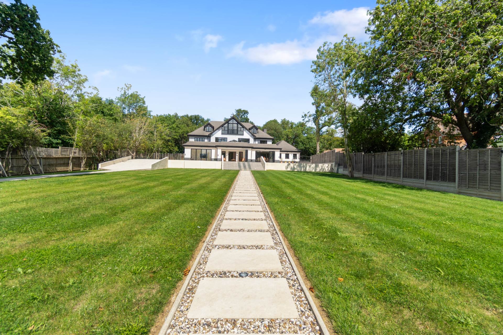 Additional Property Image 8 bedroom Detached for sale in Borehamwood 7