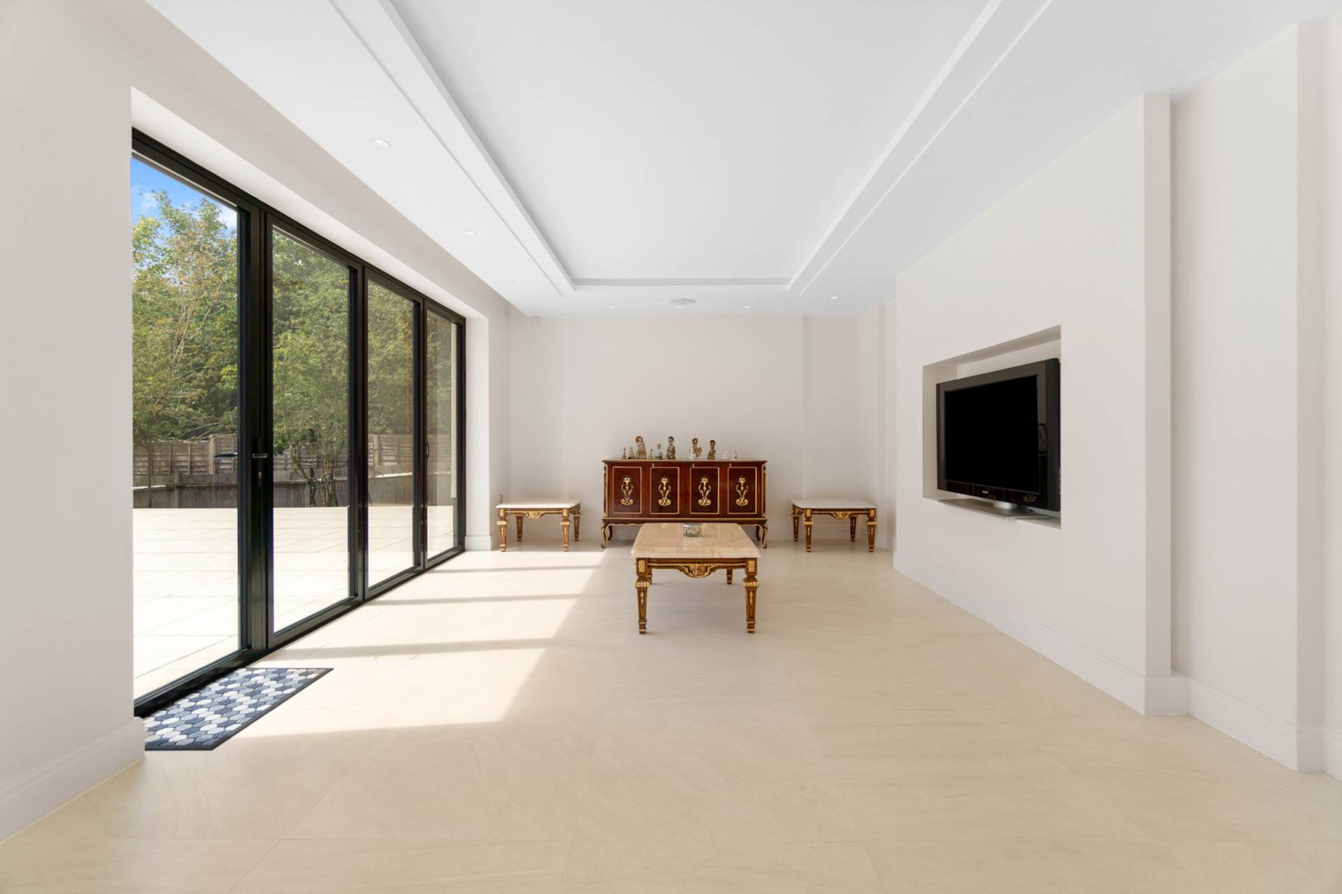 Additional Property Image 8 bedroom Detached for sale in Borehamwood 11