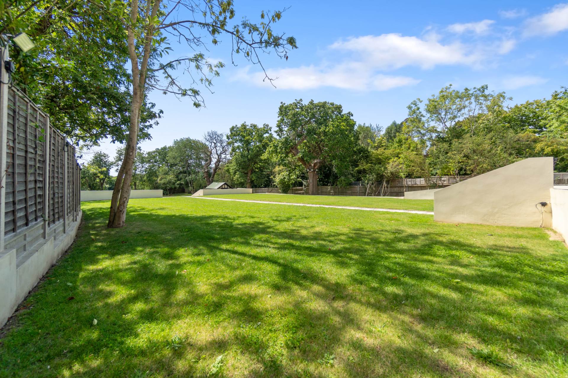 Additional Property Image 8 bedroom Detached for sale in Borehamwood 14