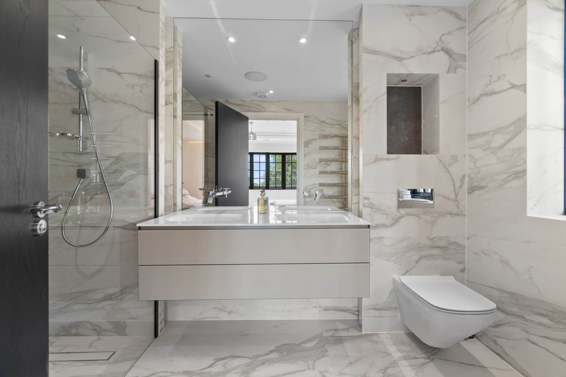 Additional Property Image 8 bedroom Detached for sale in Borehamwood 16