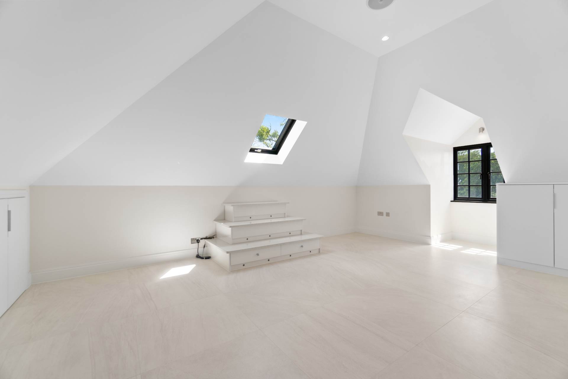 Additional Property Image 8 bedroom Detached for sale in Borehamwood 17