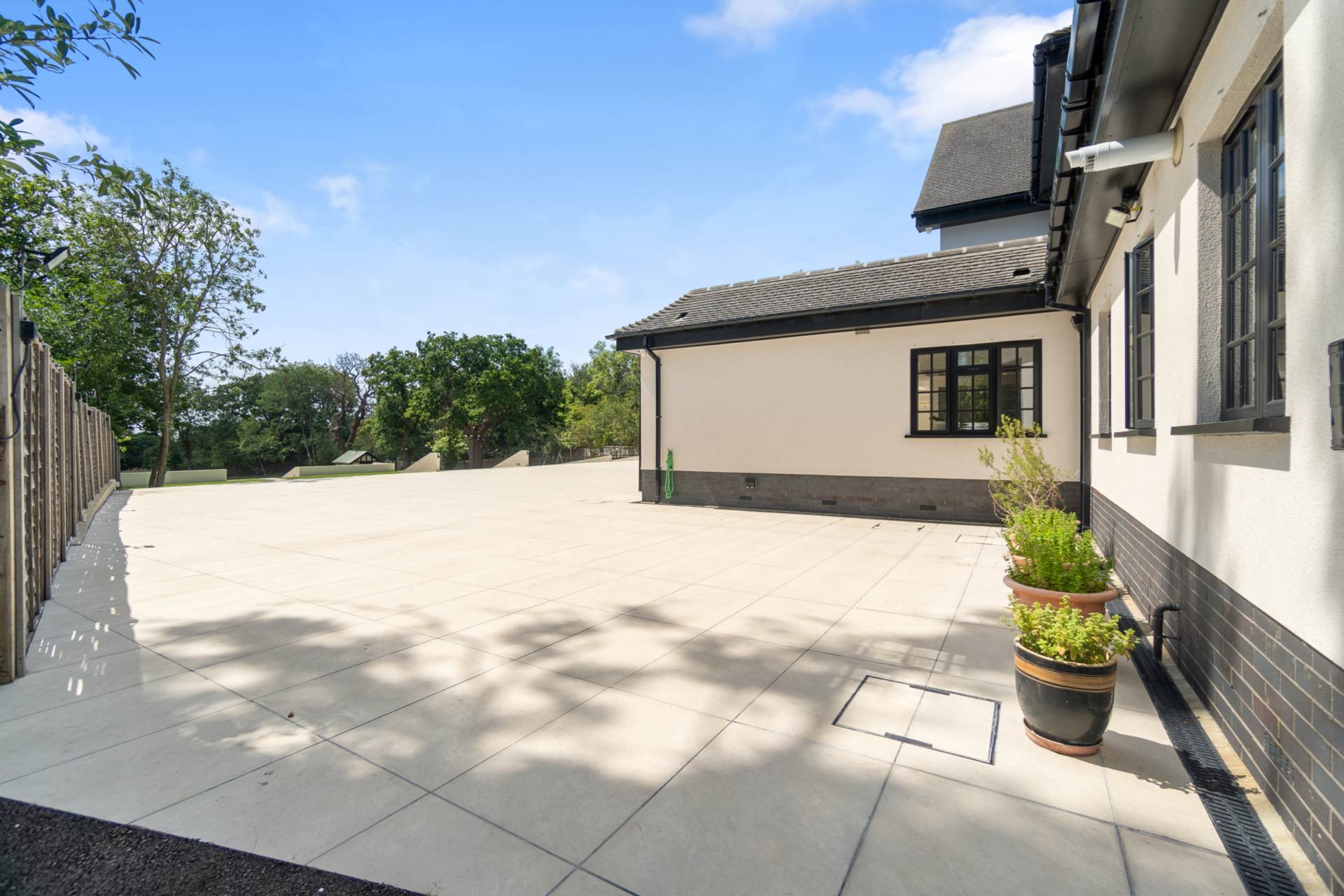 Additional Property Image 8 bedroom Detached for sale in Borehamwood 21