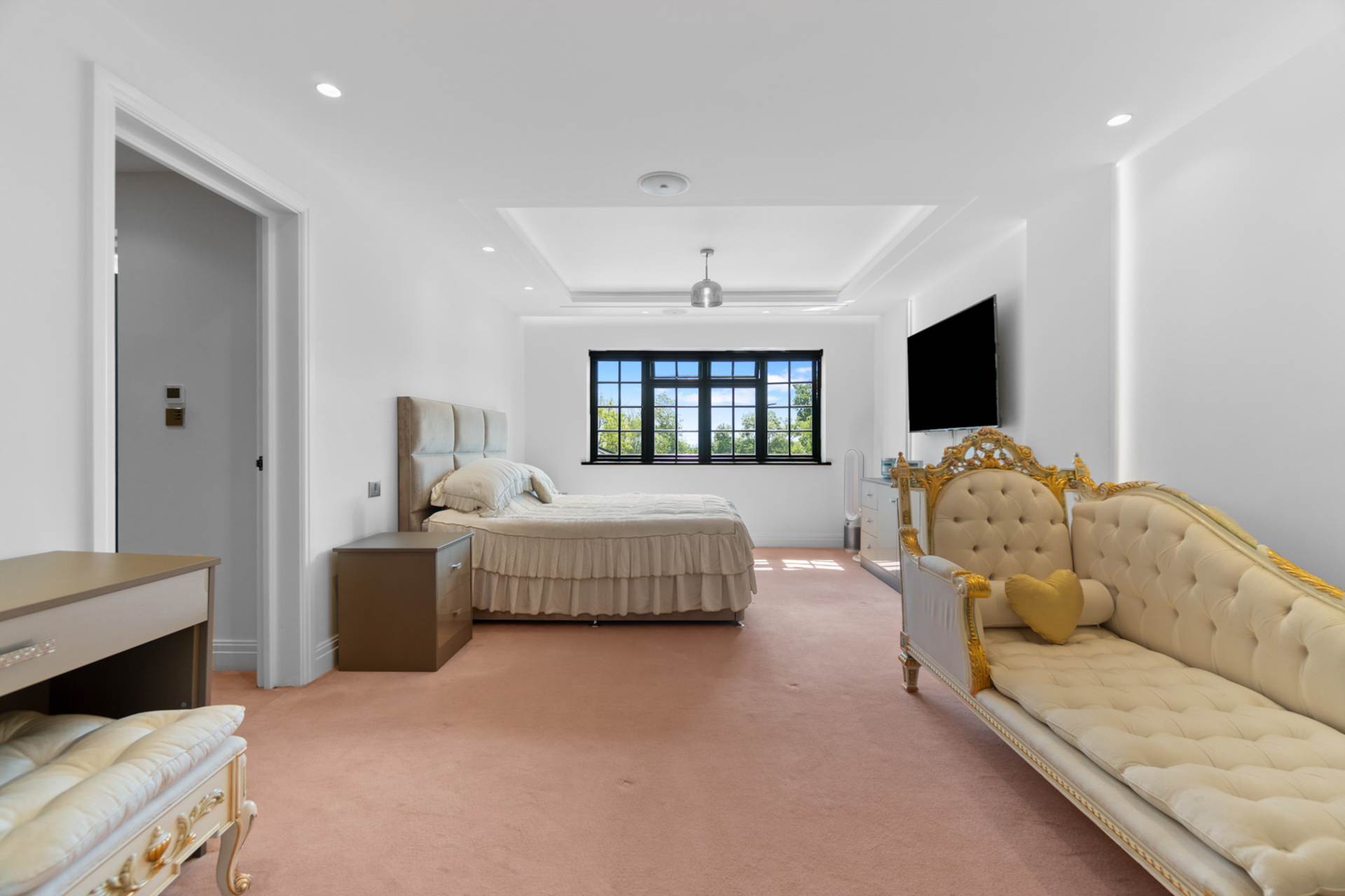 Additional Property Image 8 bedroom Detached for sale in Borehamwood 22